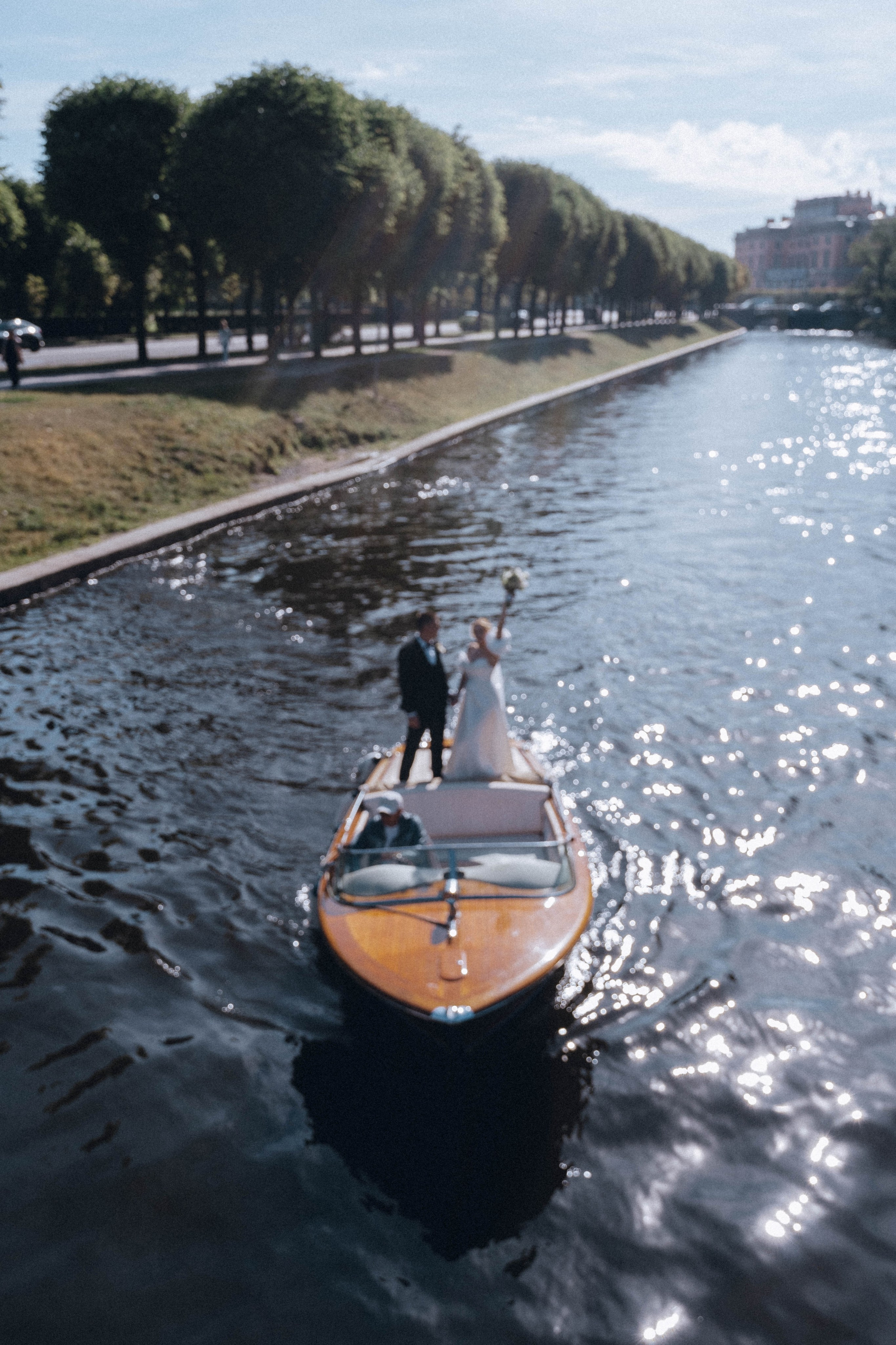 СВАДЕНБНАЯ СЬЕМКА НА КАТЕРЕ ПО КАНАЛАМ САНКТ-ПЕТЕРБУРГА И В АКВАТОРИИ НЕВЫ. Профессиональный фотограф, Санкт-Петербург — Виктория Богомолова