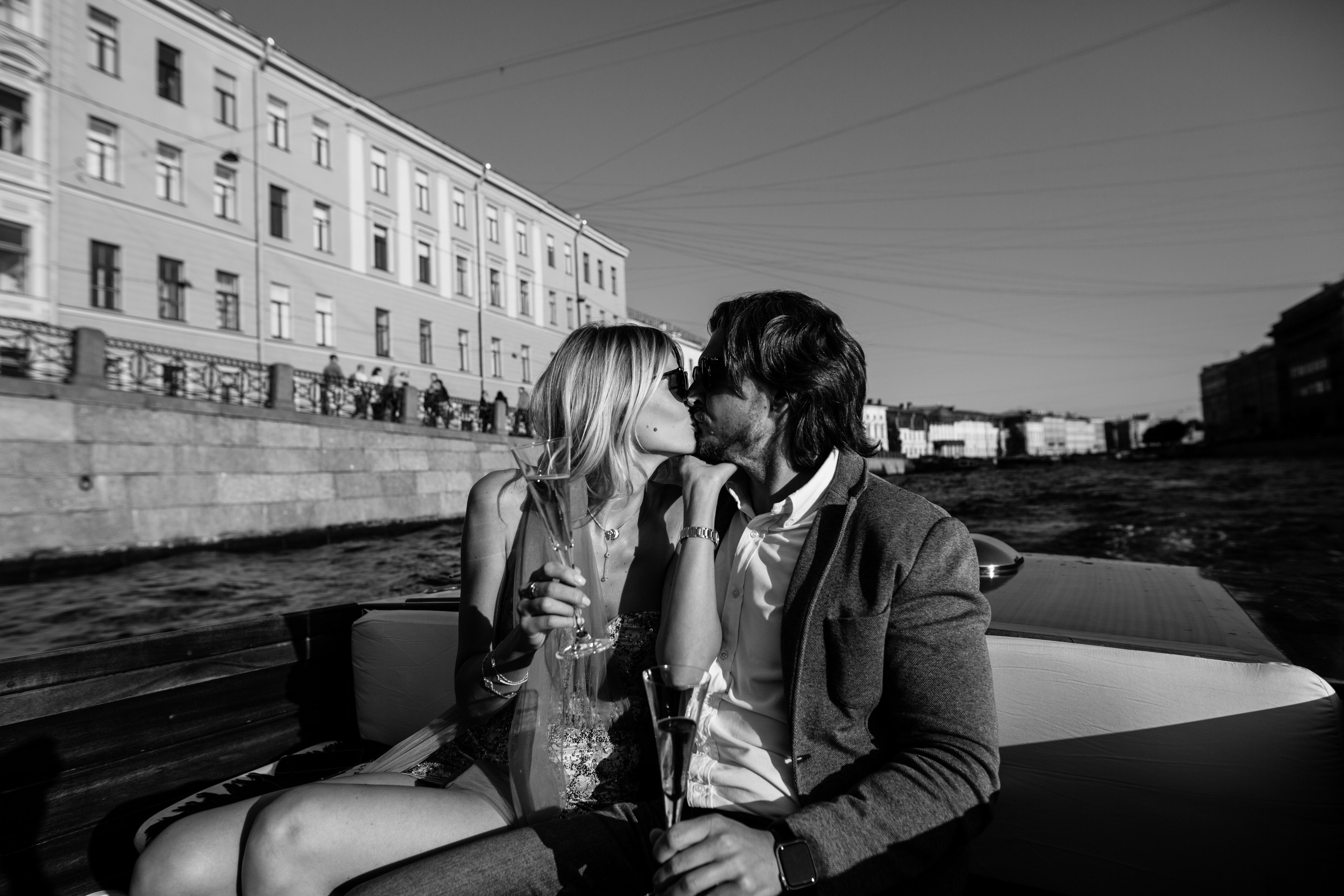 Прогулка на катере по рекам и каналам. Свадебный и семейный фотограф Спб Бошман Ирина