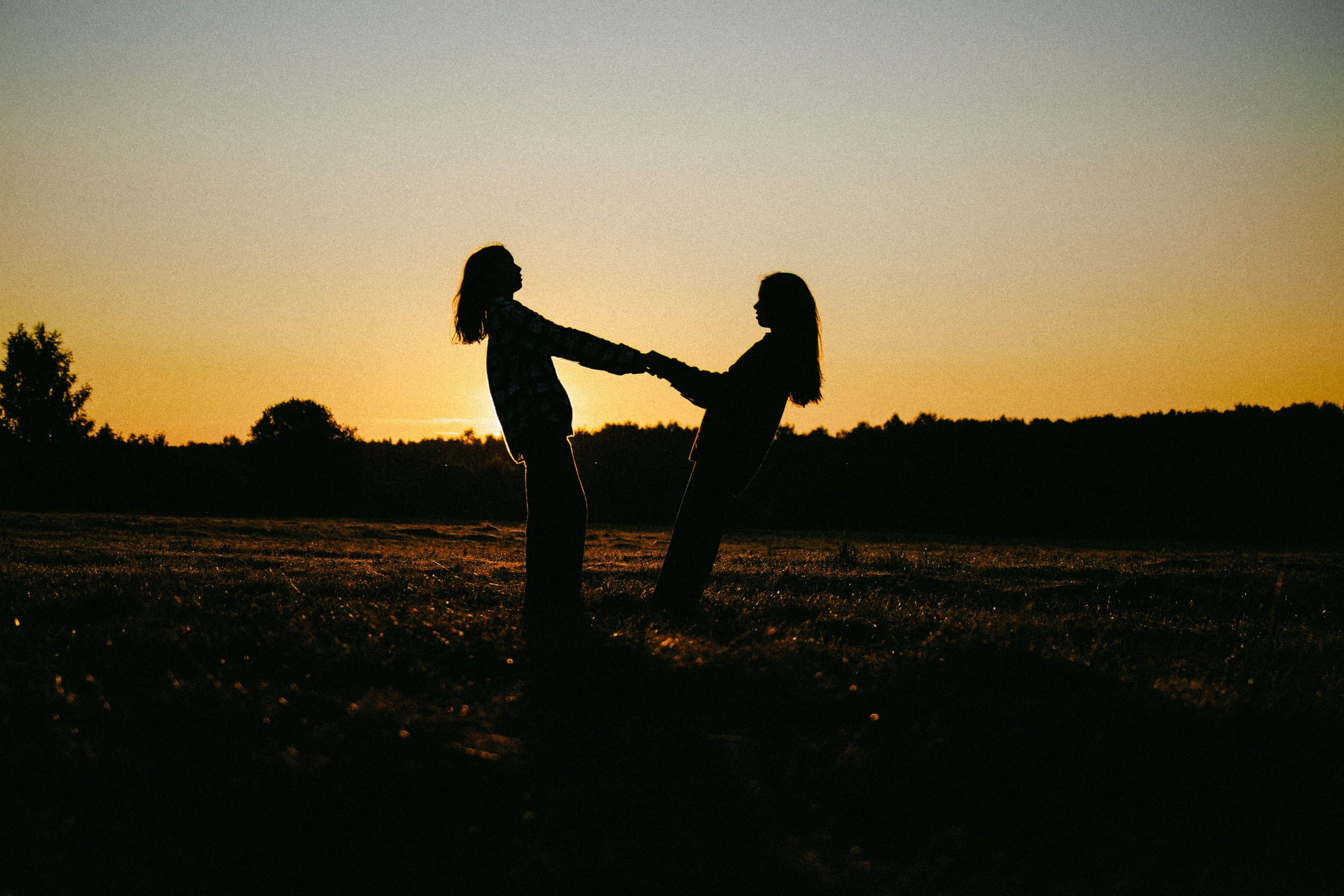 Девочки и рассвет. Фотораф — анималист Мария Шистка