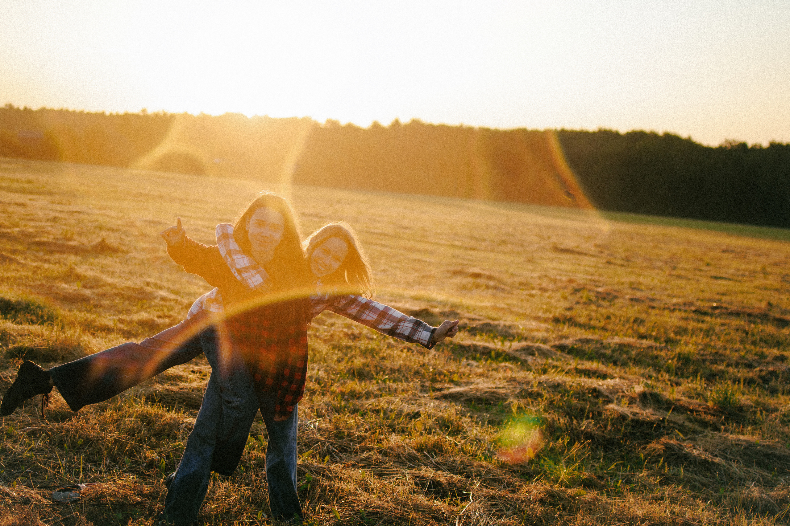 Девочки и рассвет. Фотораф — анималист Мария Шистка
