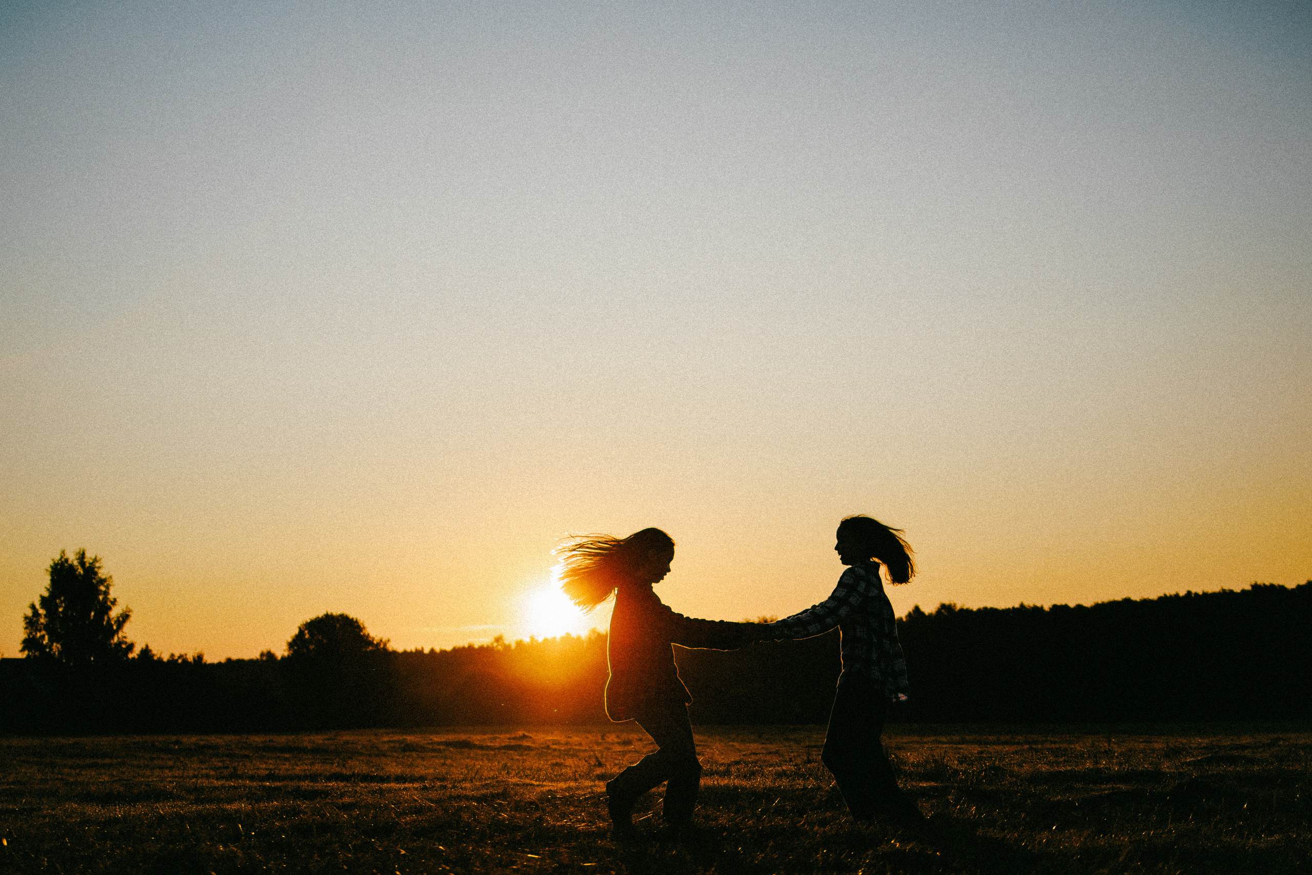 Девочки и рассвет. Фотораф — анималист Мария Шистка