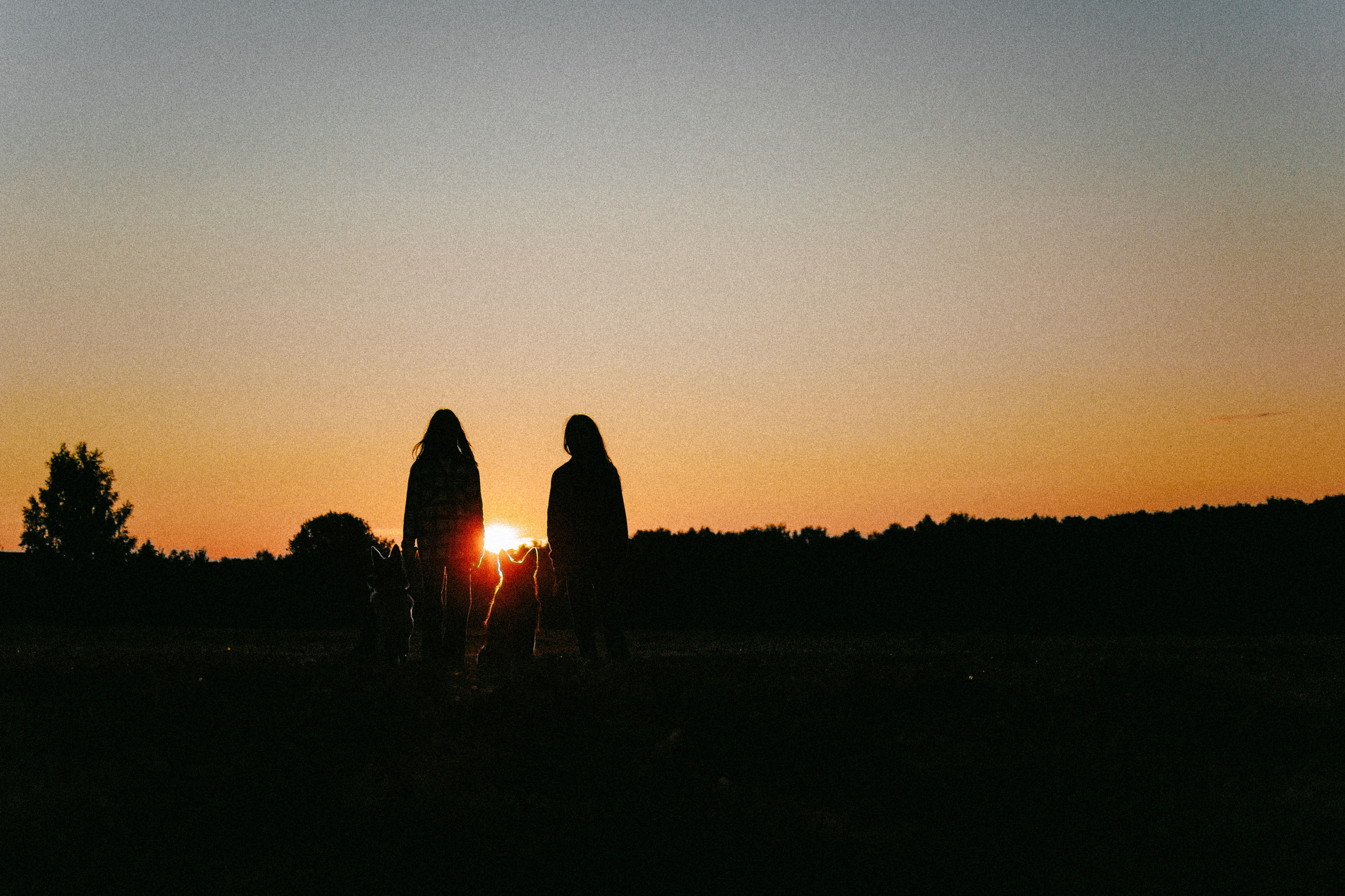 Девочки и рассвет. Фотораф — анималист Мария Шистка