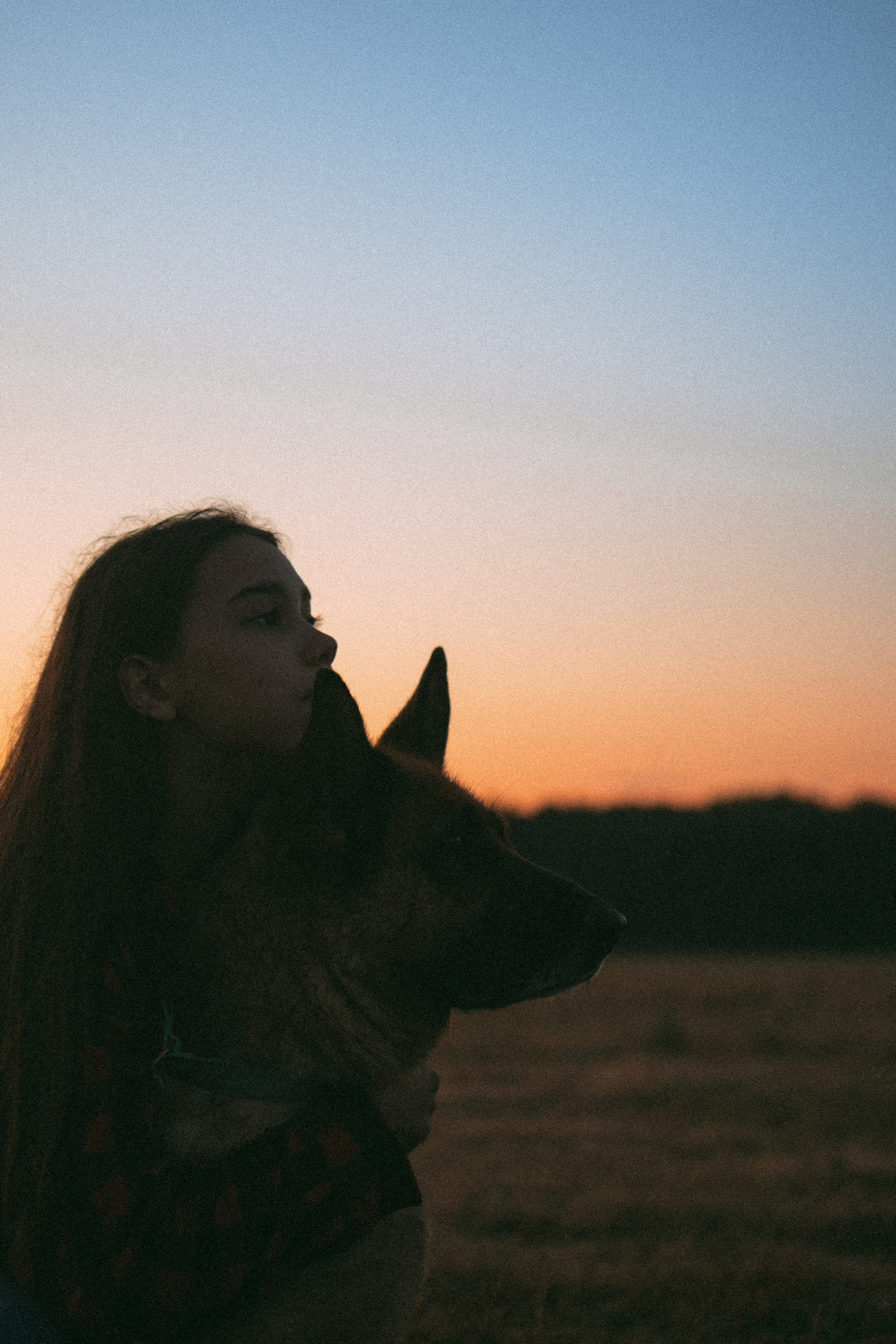 Девочки и рассвет. Фотораф — анималист Мария Шистка
