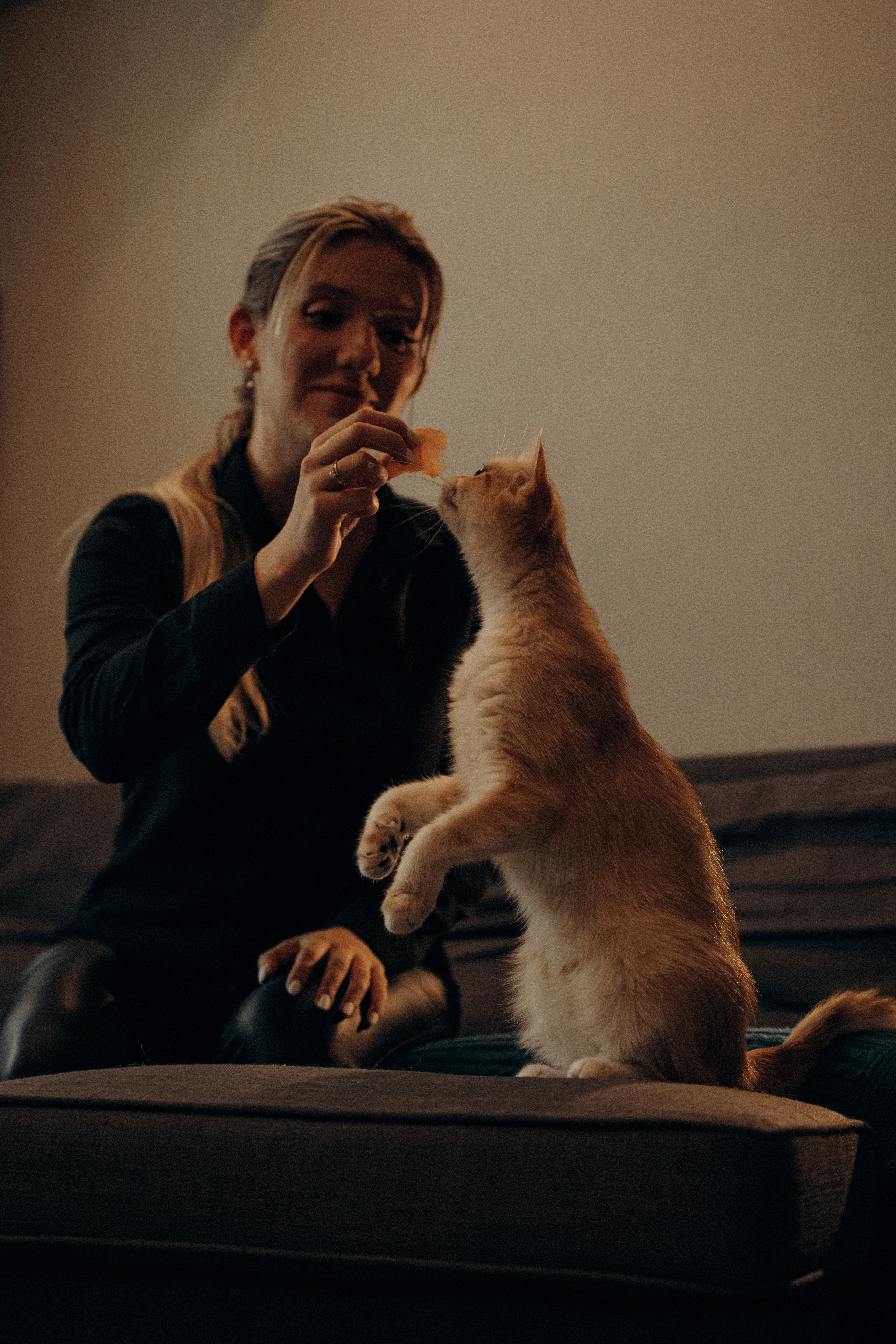 Илья, Люба и котики. Фотораф — анималист Мария Шистка