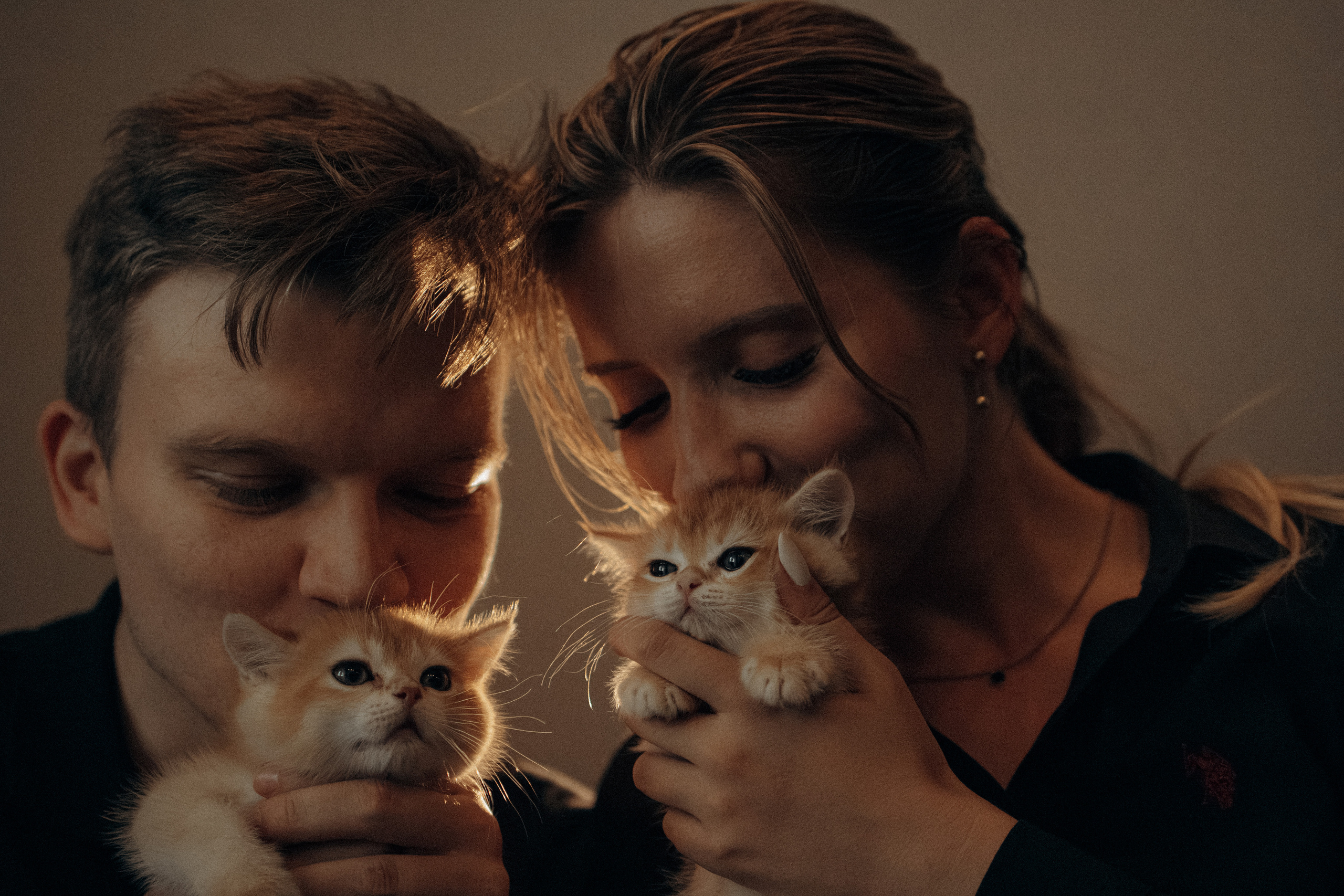 Илья, Люба и котики. Фотораф — анималист Мария Шистка