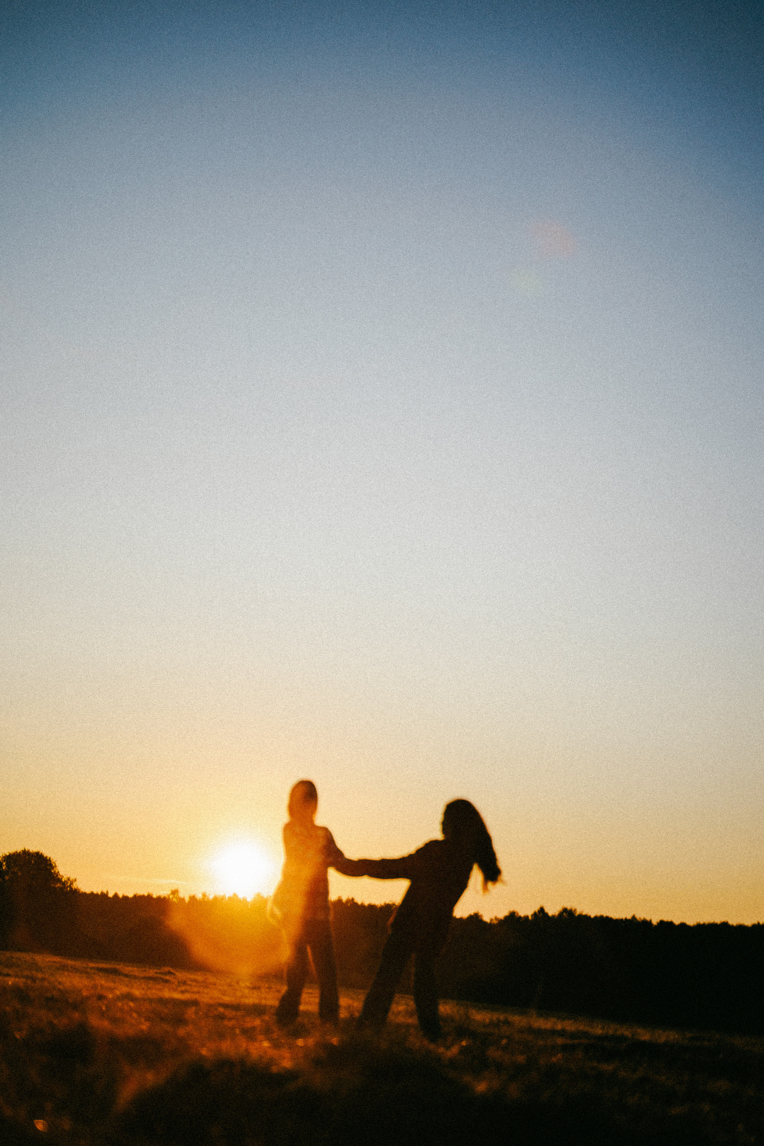 Девочки и рассвет. Фотораф — анималист Мария Шистка