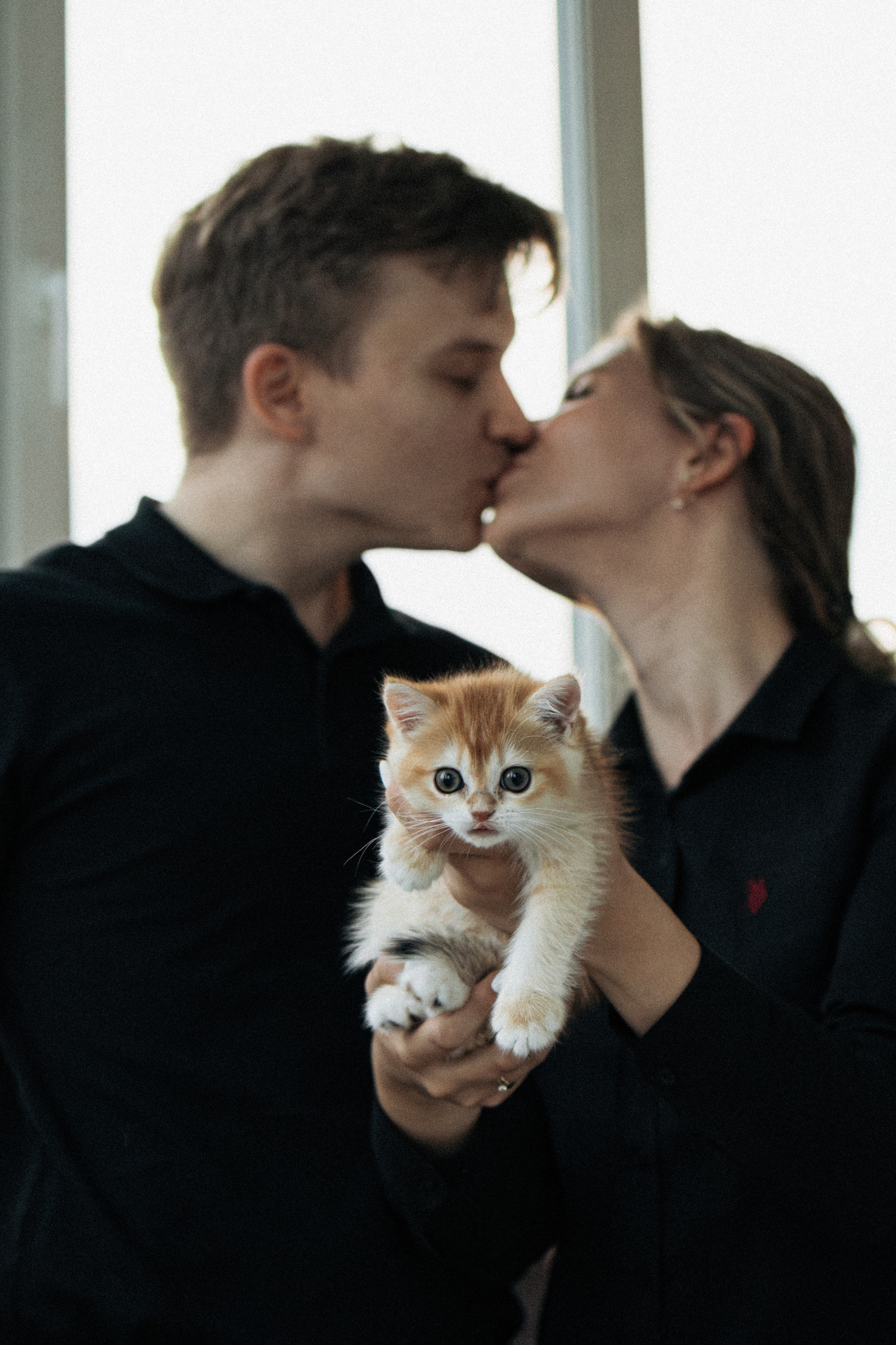 Илья, Люба и котики. Фотораф — анималист Мария Шистка