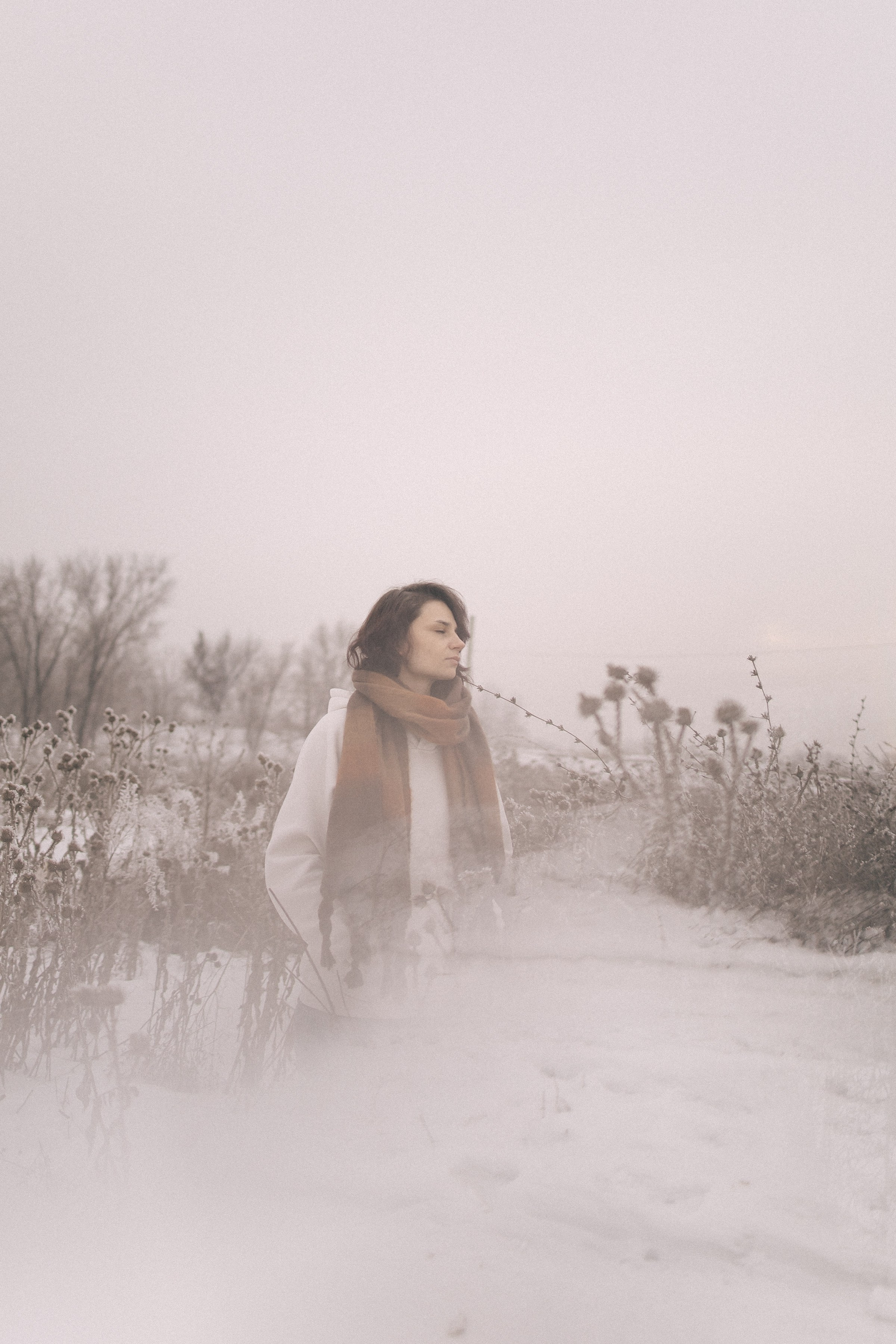 Ксю и снег / Алматы. Фотограф Наталья Гончарова. Снимаю живые портреты в Алматы