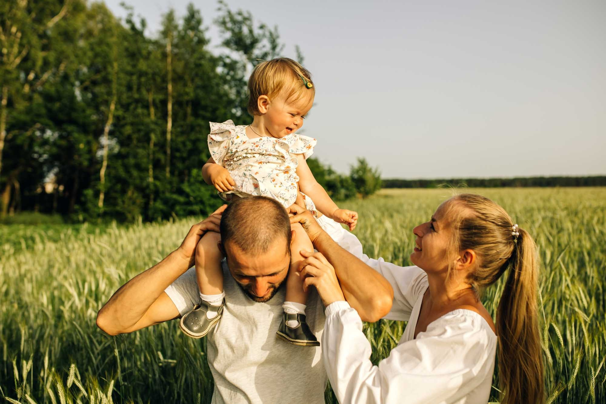 Марина, Лёша и Мария. Фотограф таинства крещения в Бресте Светлана Будько