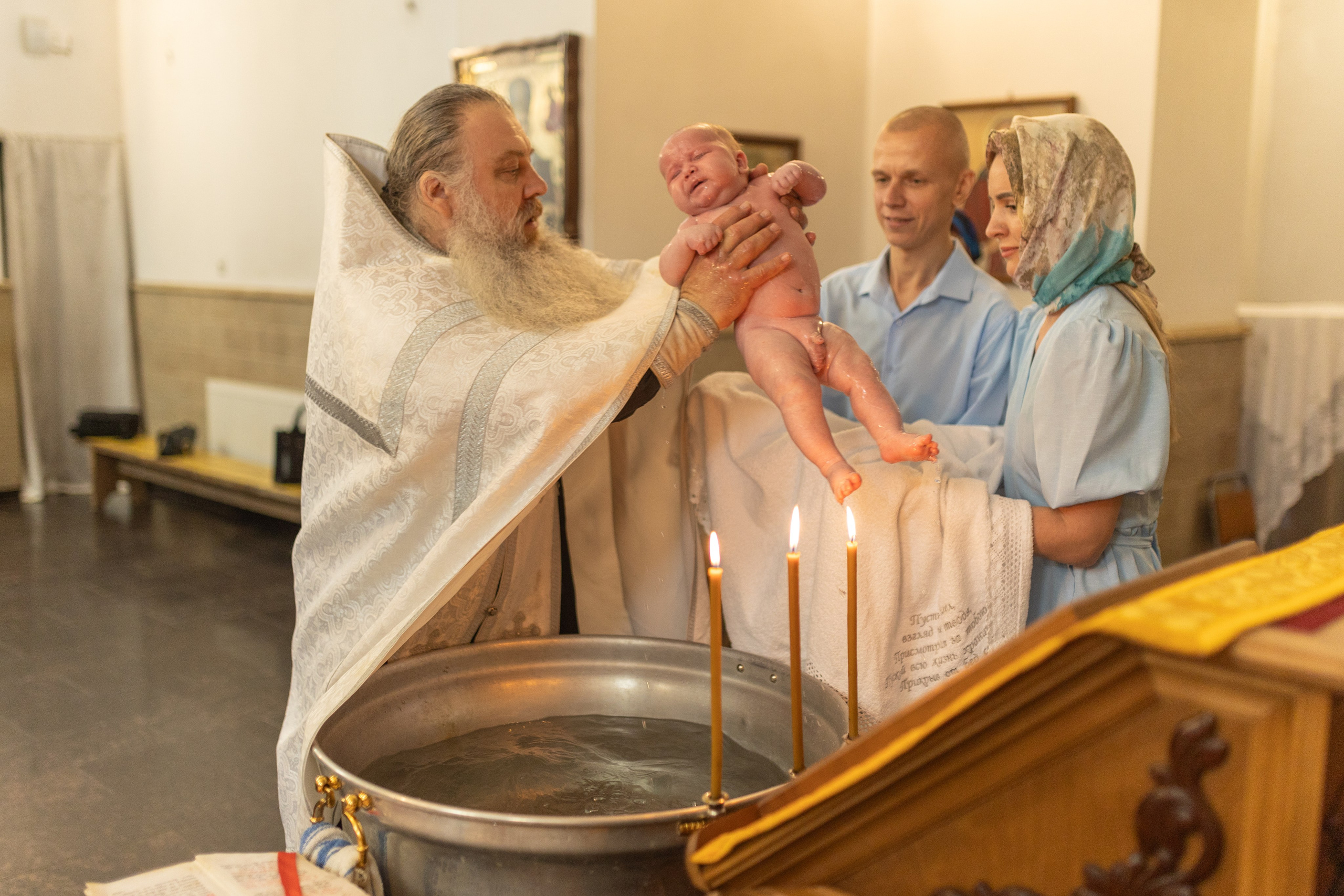 Крещение, Храм во имя Всемилостивого Спаса (на Звёздочке). Фотограф новорожденных. Детский и семейный фотограф Марьяна Юдина