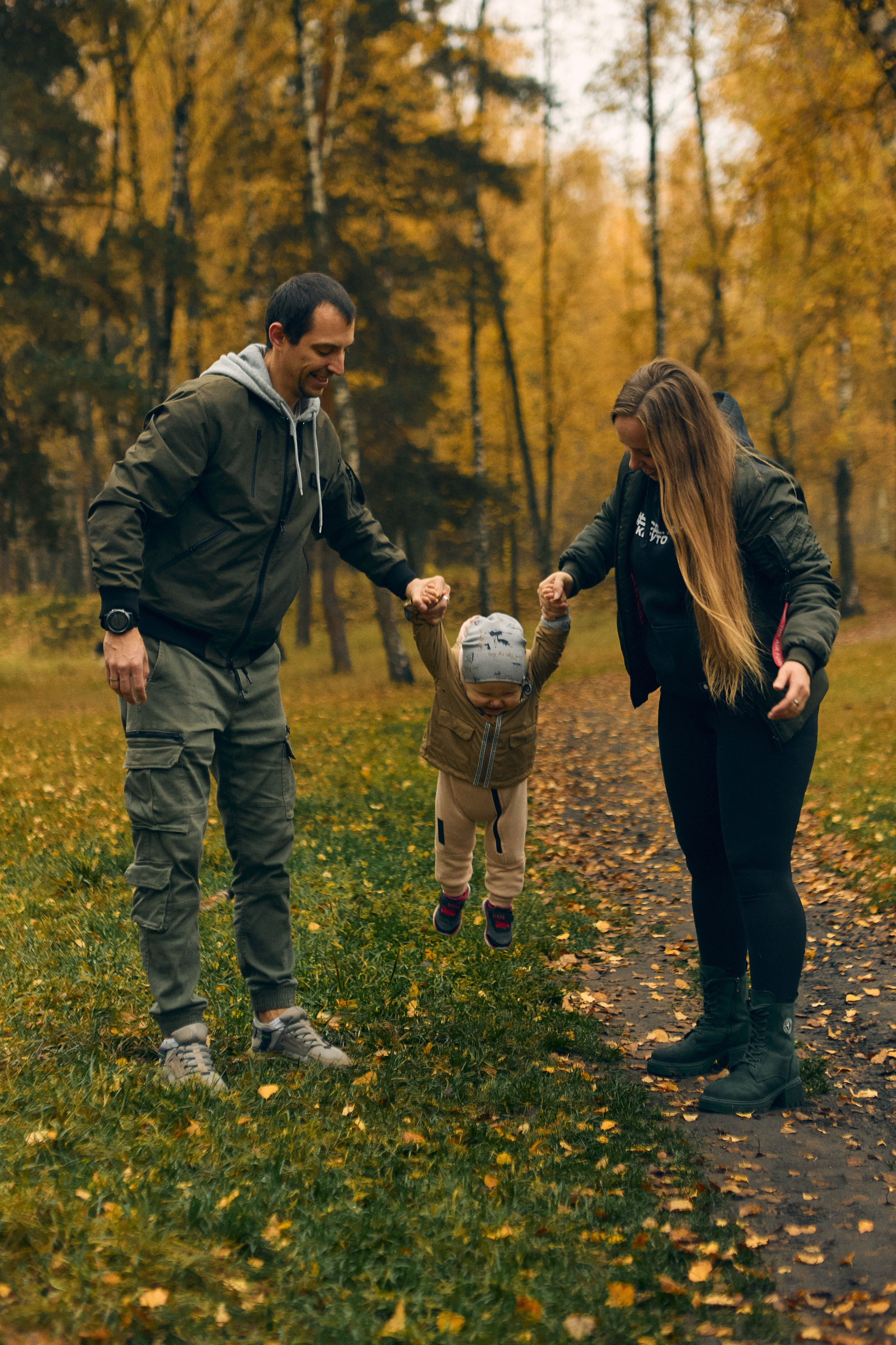 осенняя семейная фотосессия с годовалым ребенком
