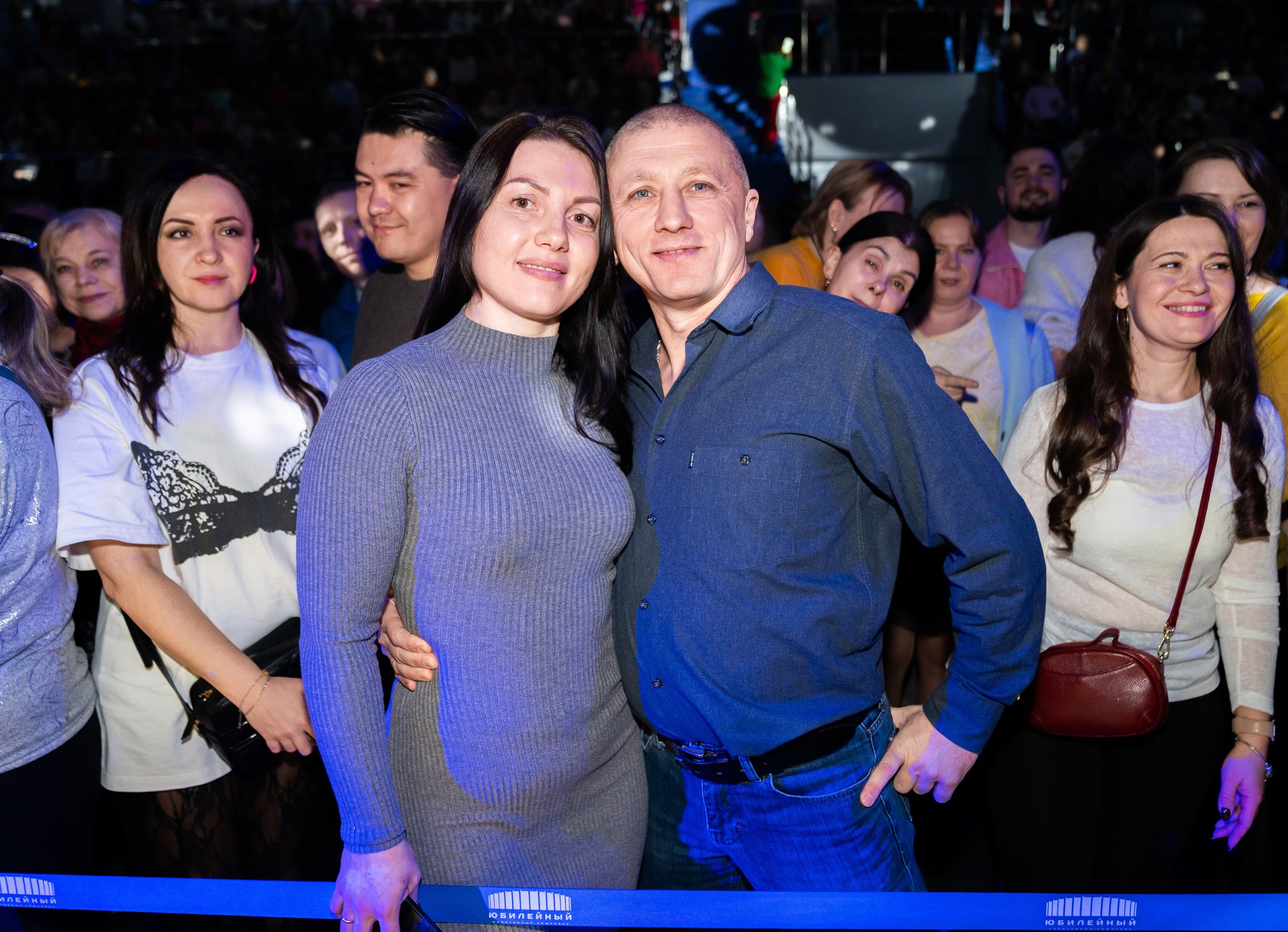 КСК Арена-Концерт Светланы Разиной (Мираж), день рождение компании Ленремонт. Репортажный, street и urban фотограф в Санкт-Петербурге Мальцев Евгений