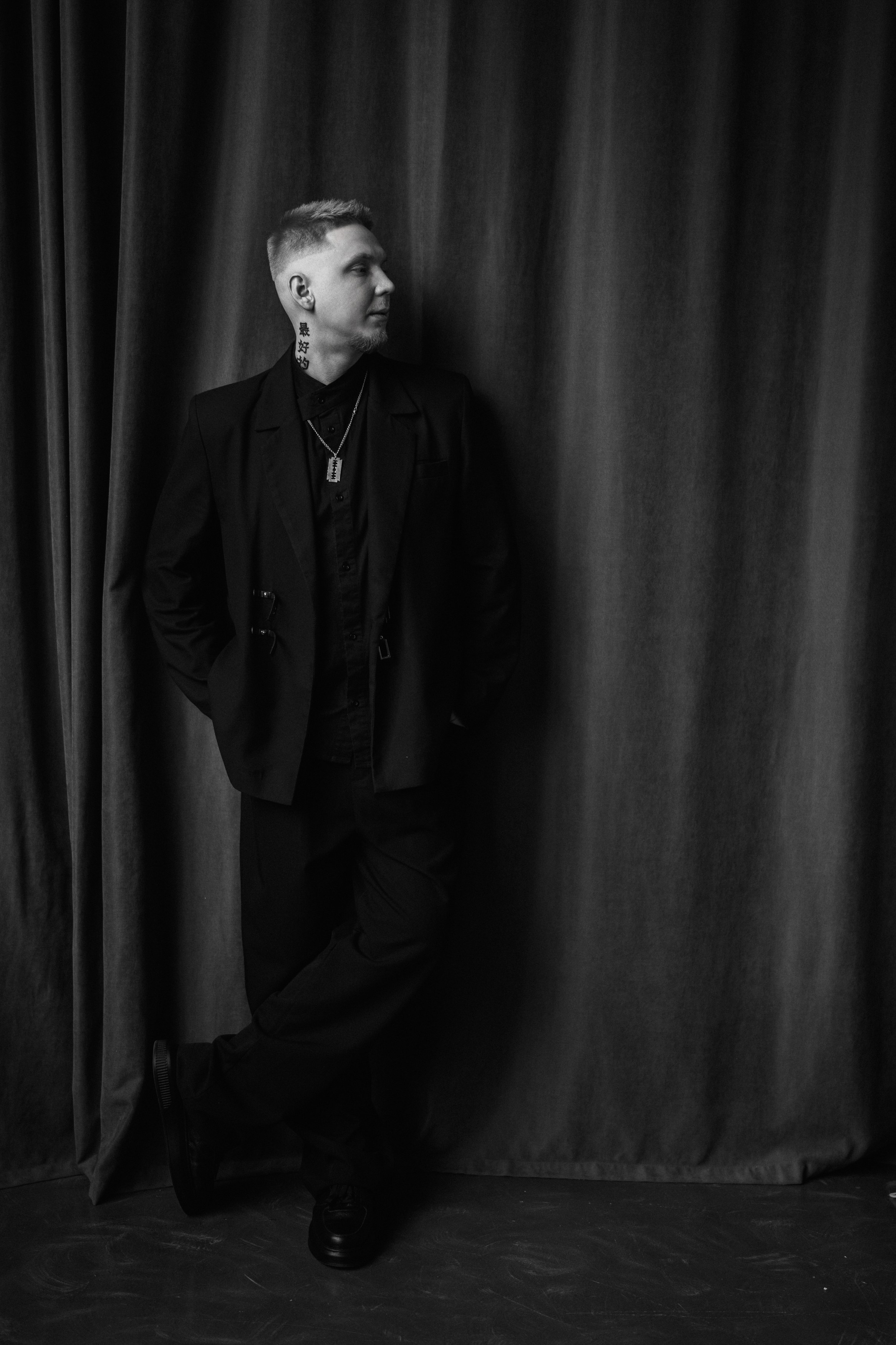 Промо-съёмка для ведущего Максима Лупанова — образ для новогоднего сезона