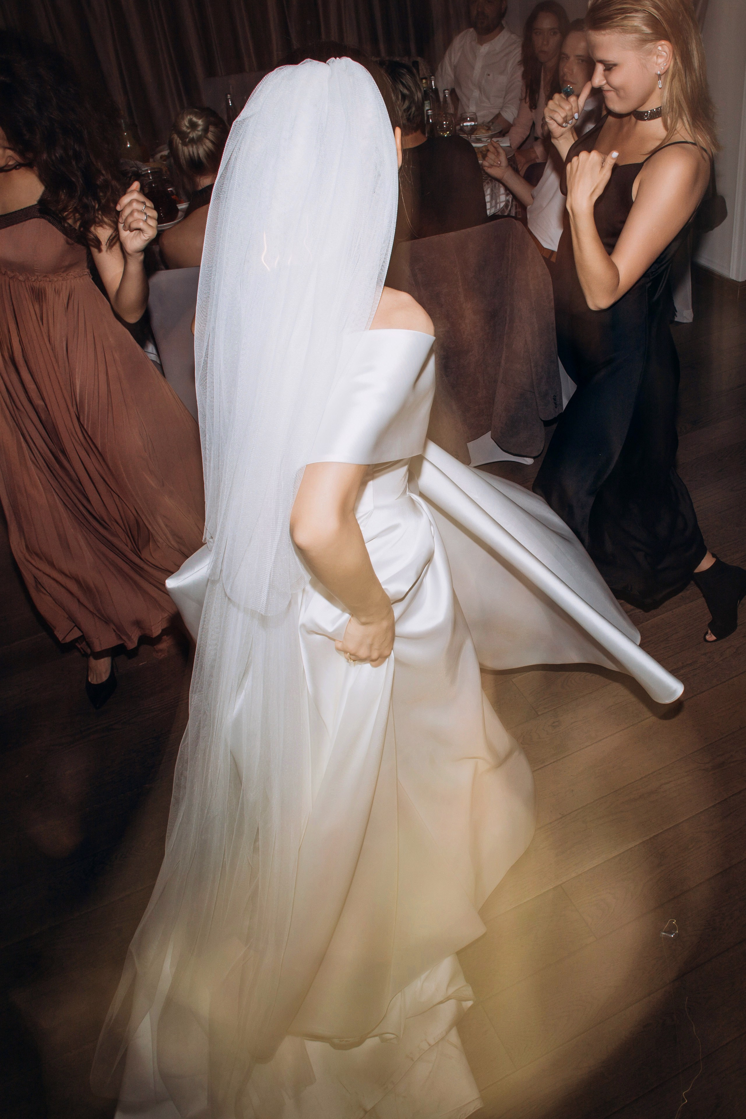 Свадьба на катере. Свадебный фотограф в Санкт-Петербурге Вика Стукачева