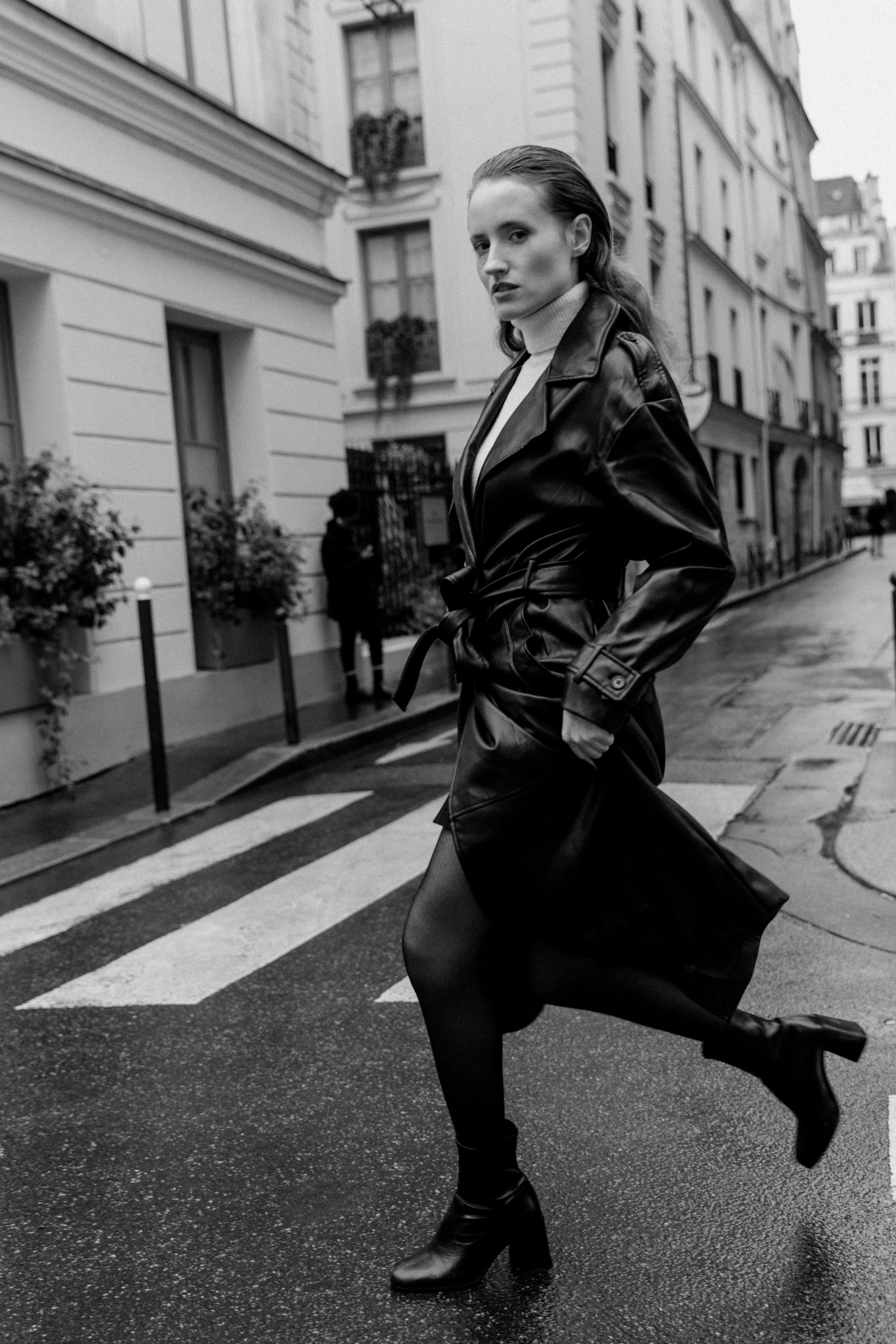 Femme fatale. Photographer in Paris