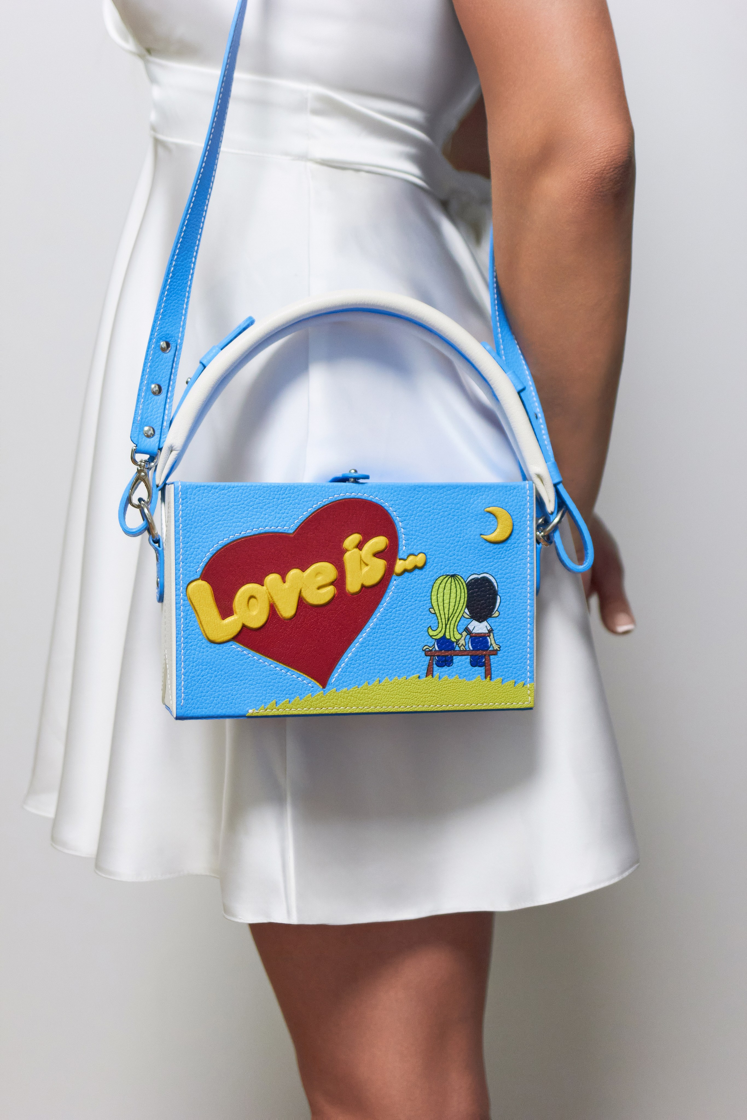 Сумка LOVE IS…. Частный мастер — дизайнер по созданию аксессуаров из кожи Олег Шарыгин