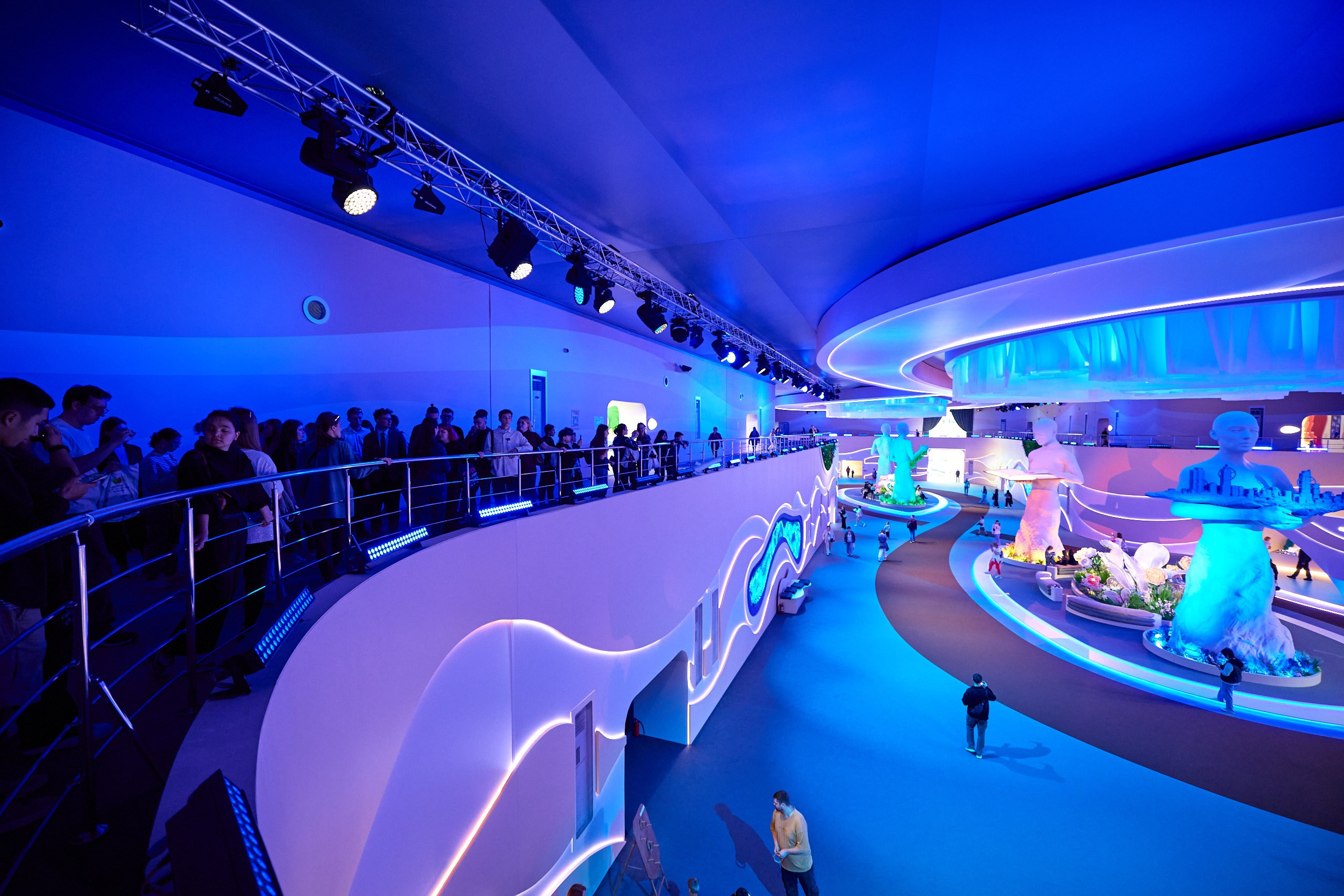 Съемка делового брифинга в пресс-центре Москва