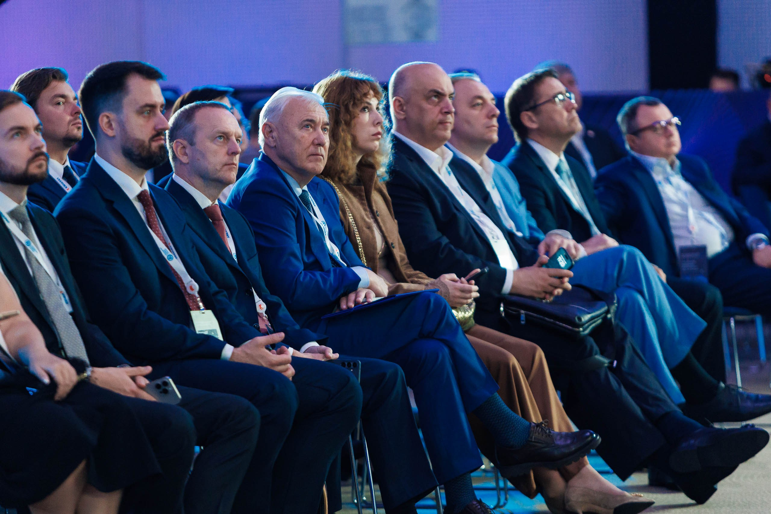 Спикер на трибуне банковского форума, эксперт представляет стратегию развития