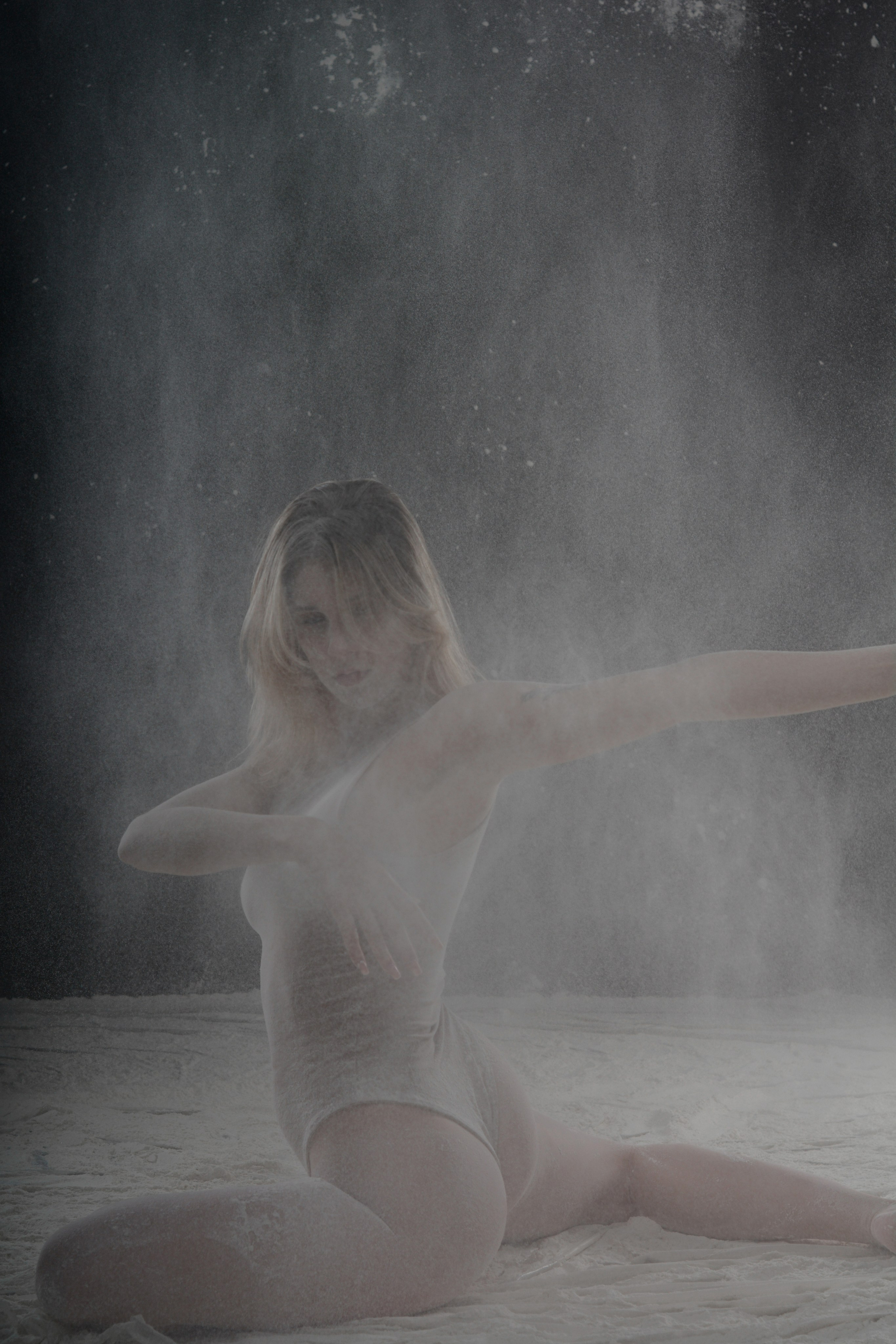 Фотосессия с мукой. Студийный и портретный фотограф в САНКТ-ПЕТЕРБУРГЕИрина Махаон