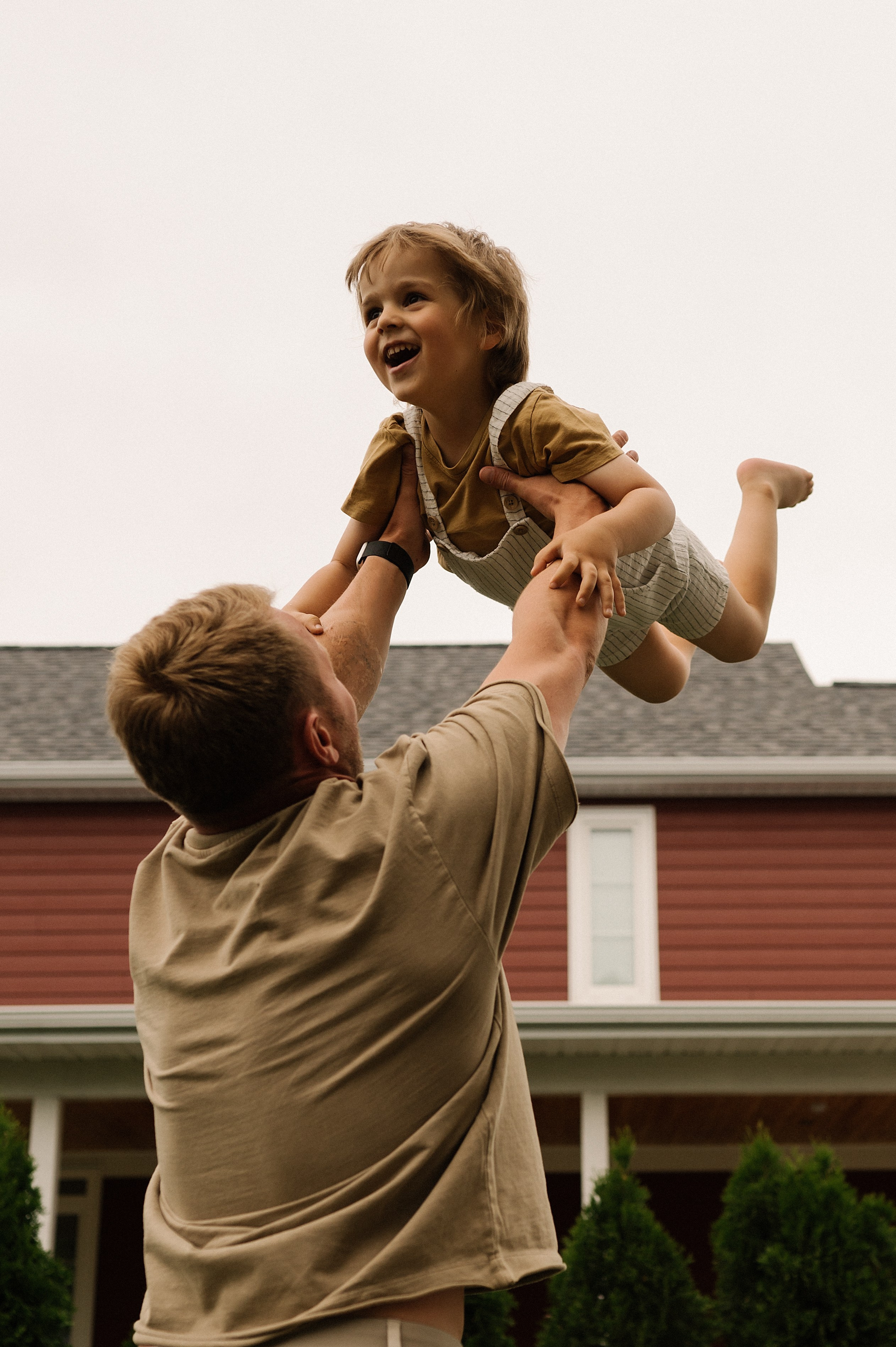 Лука с мамой и папой. Эльвира Жижикина. Семейный фотограф в Санкт-Петербурге