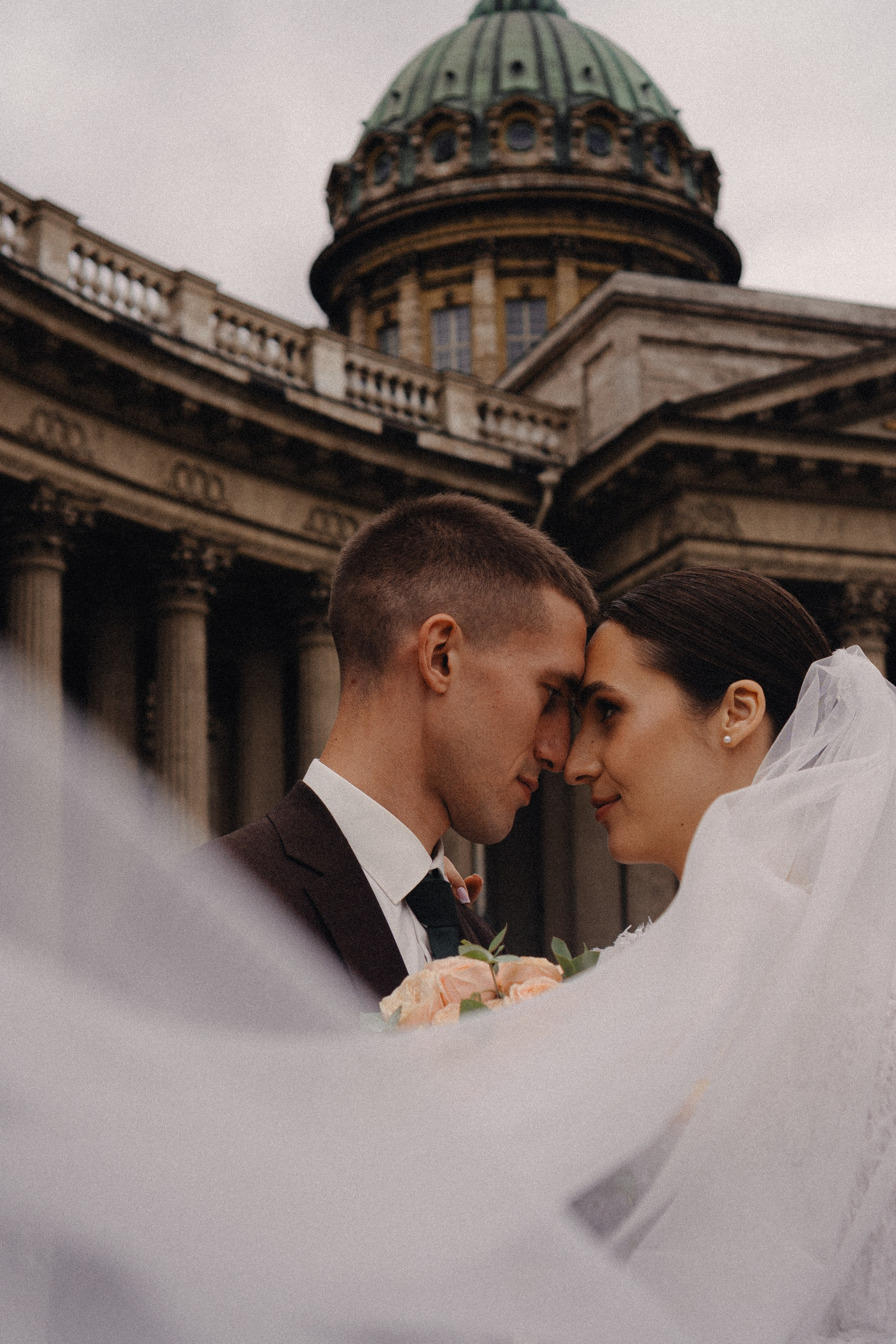 СВАДЕБНАЯ ПРОГУЛКА В САНТК-ПЕТЕРБУРГЕ (ИСАКИЕВСКИЙ СОБОР, ЗИМНЯЯ КАНАВКА, ЭРМИТАЖ И БОЛЬШАЯ МОРСКАЯ УЛИЦА). Профессиональный фотограф, Санкт-Петербург — Виктория Богомолова