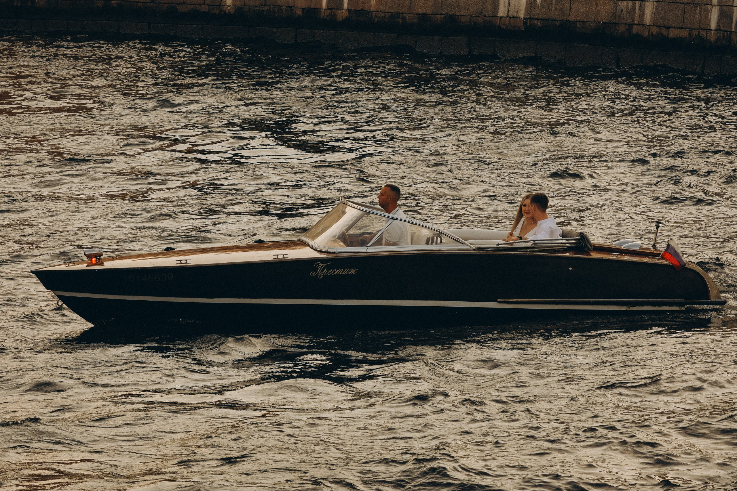 СВАДЕНБНАЯ СЬЕМКА НА КАТЕРЕ ПО КАНАЛАМ САНКТ-ПЕТЕРБУРГА И В АКВАТОРИИ НЕВЫ. Профессиональный фотограф, Санкт-Петербург — Виктория Богомолова
