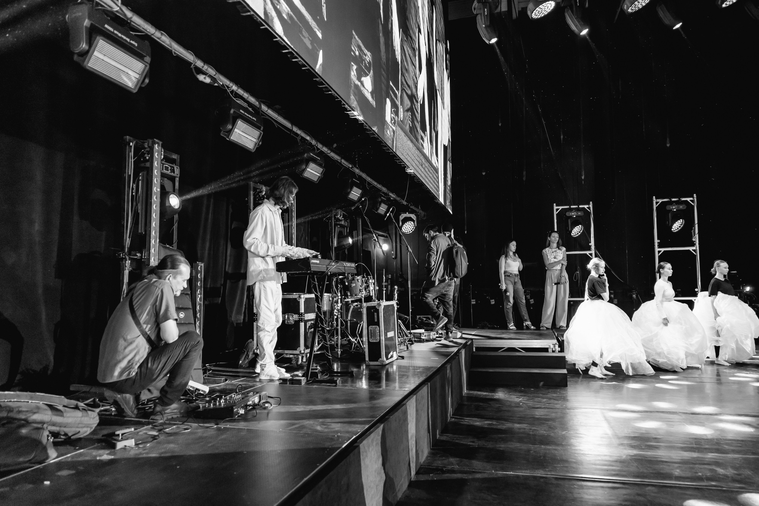 Backstage. Занимаюсь профессиональной фотографией и живу рядом с Байкалом. Работаю в разных жанрах