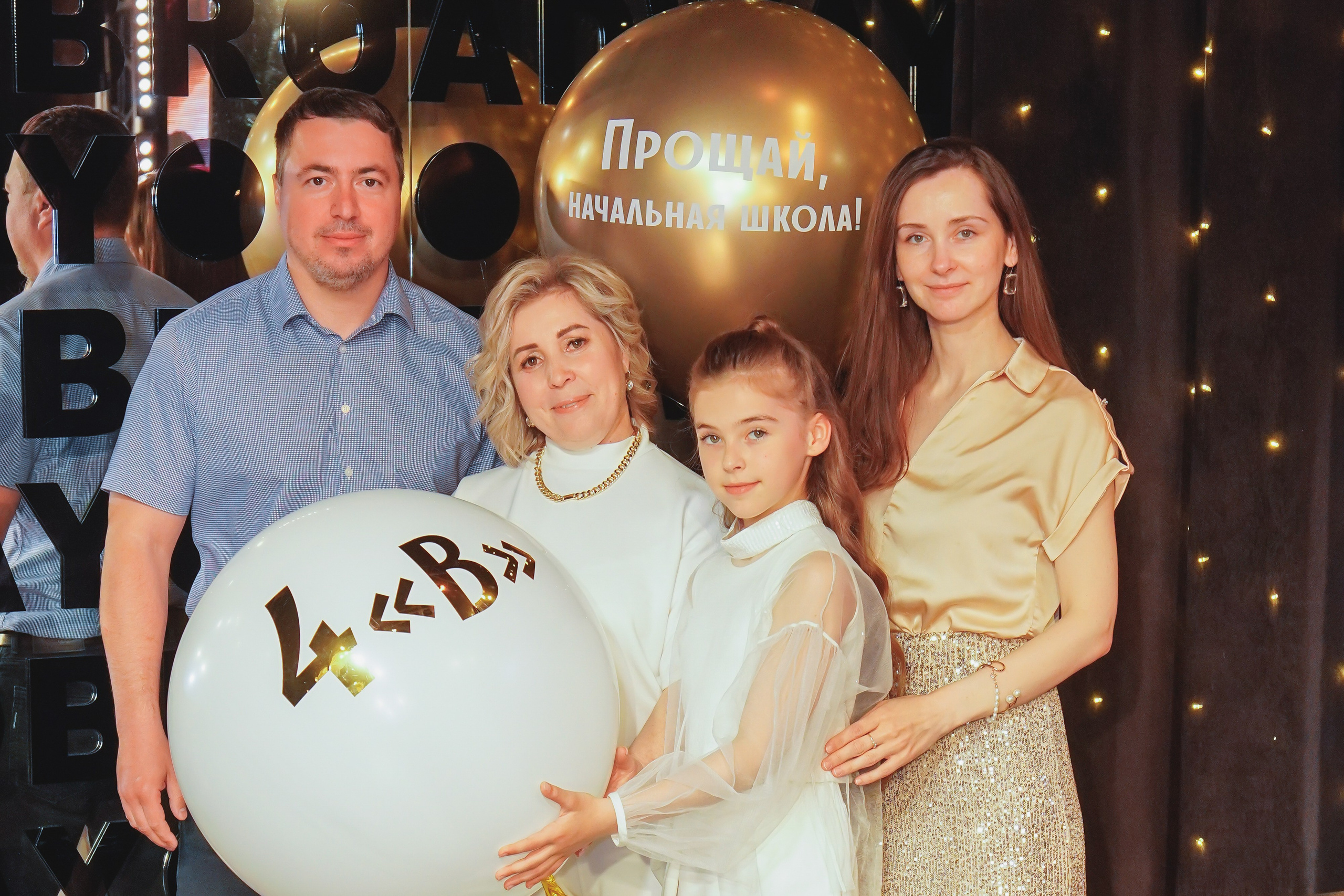 Выпускной. Занимаюсь профессиональной фотографией и живу рядом с Байкалом. Работаю в разных жанрах