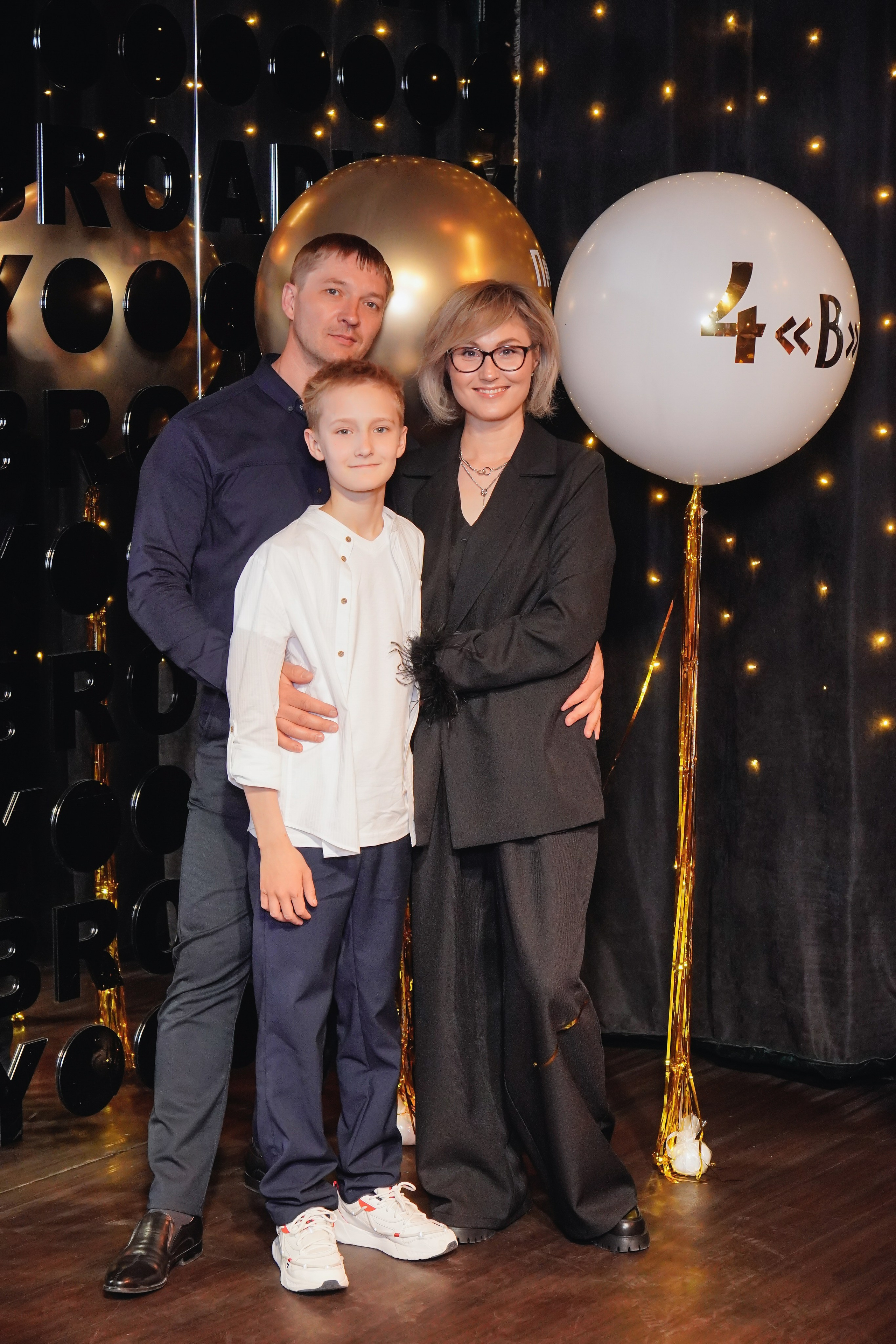 Выпускной. Занимаюсь профессиональной фотографией и живу рядом с Байкалом. Работаю в разных жанрах