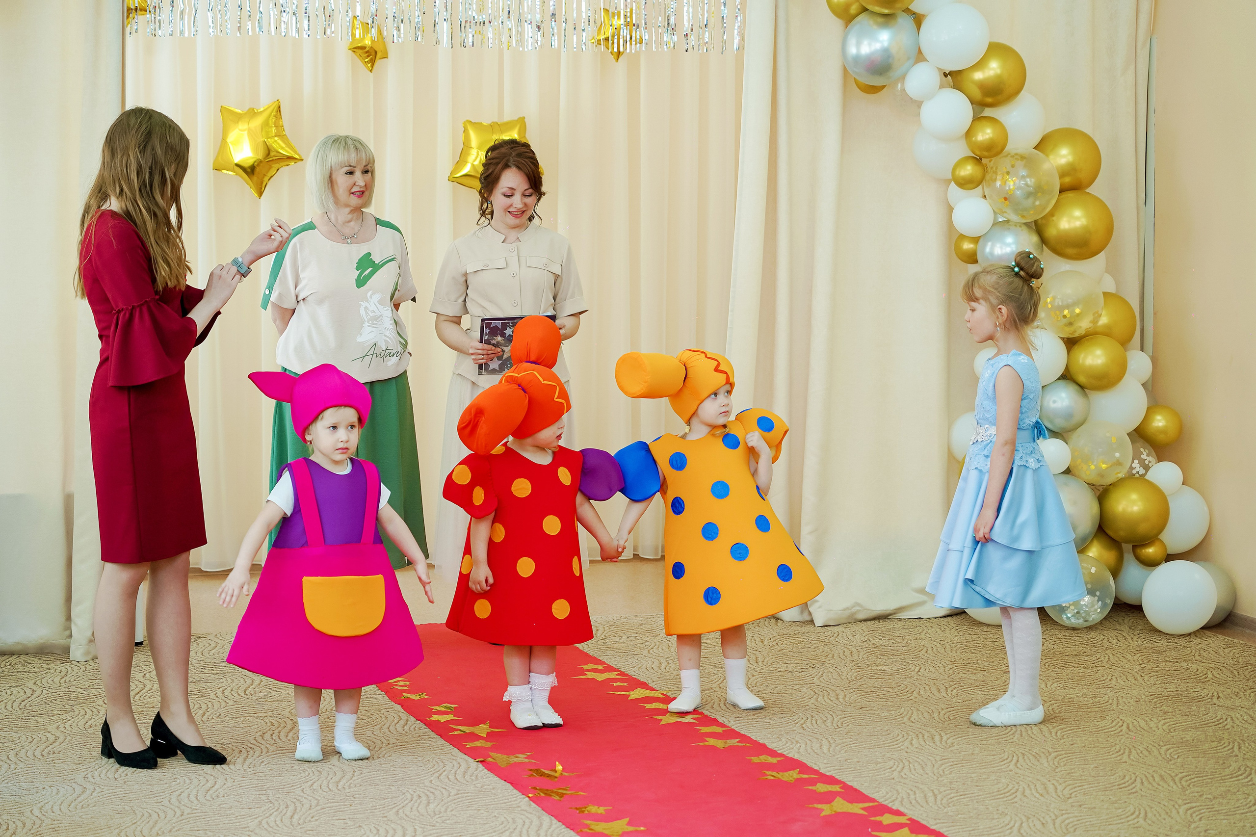 Фотосъемка видеосъёмка фотограф видеооператор новогодних утренников  в. Фотограф, видеооператор Нина Коршунова