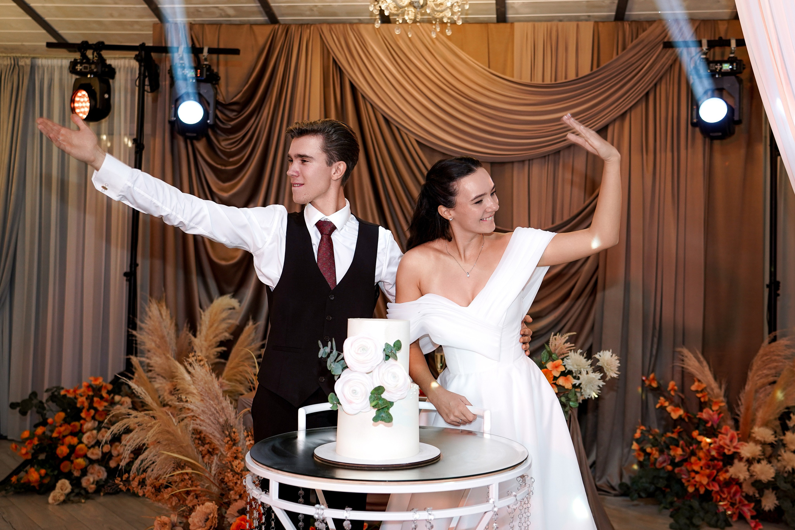 Свадебный банкет в беседке. Свадебный фотограф в Ростове-на-Дону. Таинство Крещения и Венчания, семейные фотосессии. Алёна Чёботова