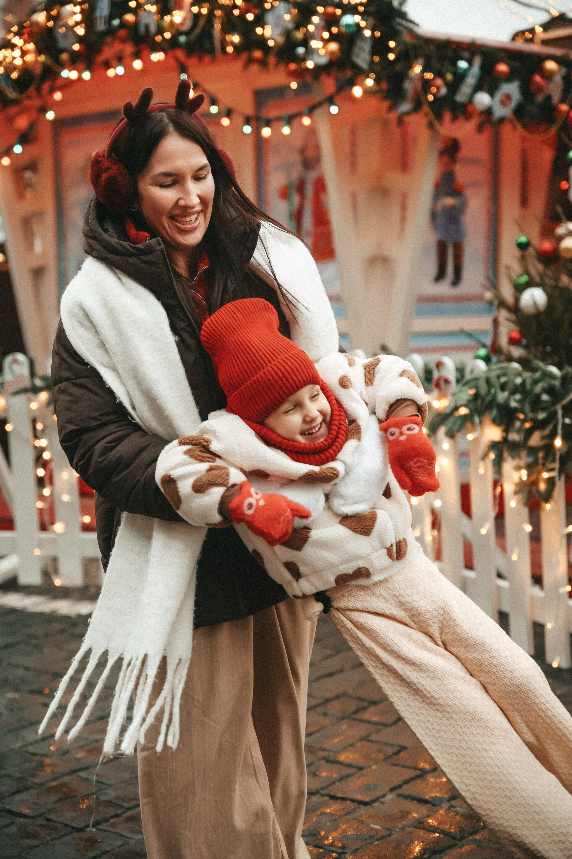 Новогодняя фотосессия на Гум ярмарка мама и дочка. Фотограф Владимир Москва