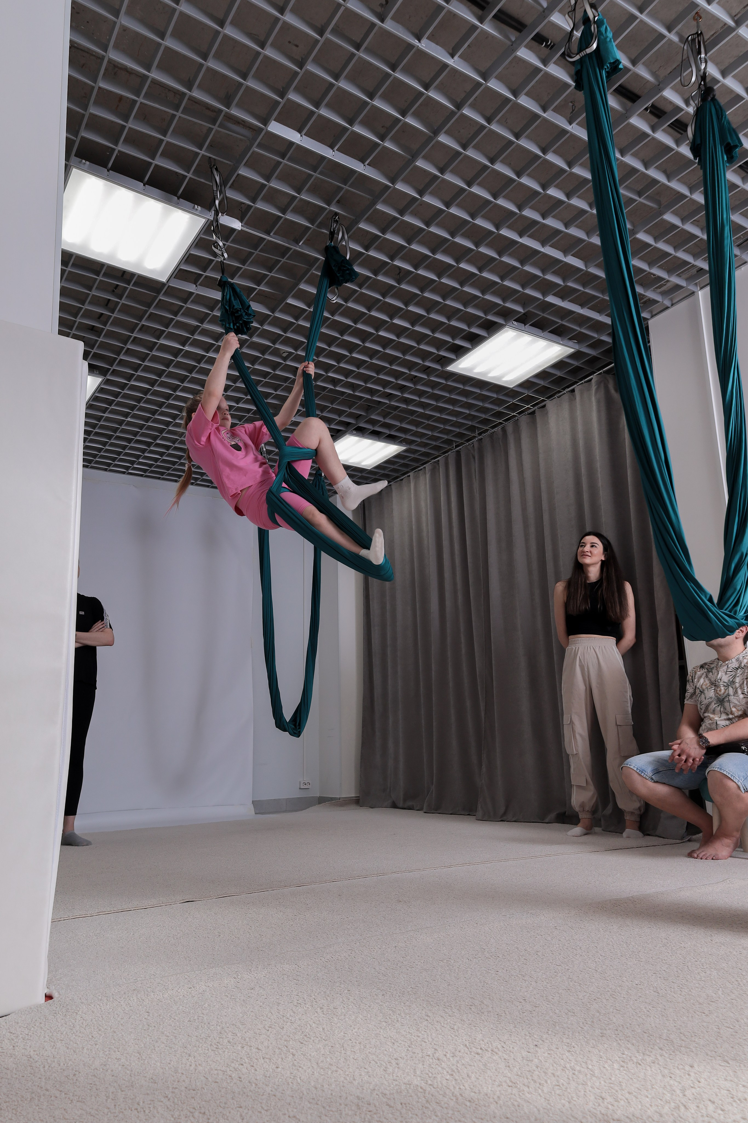 Детская аэройога. Фотограф Надршина Лилия