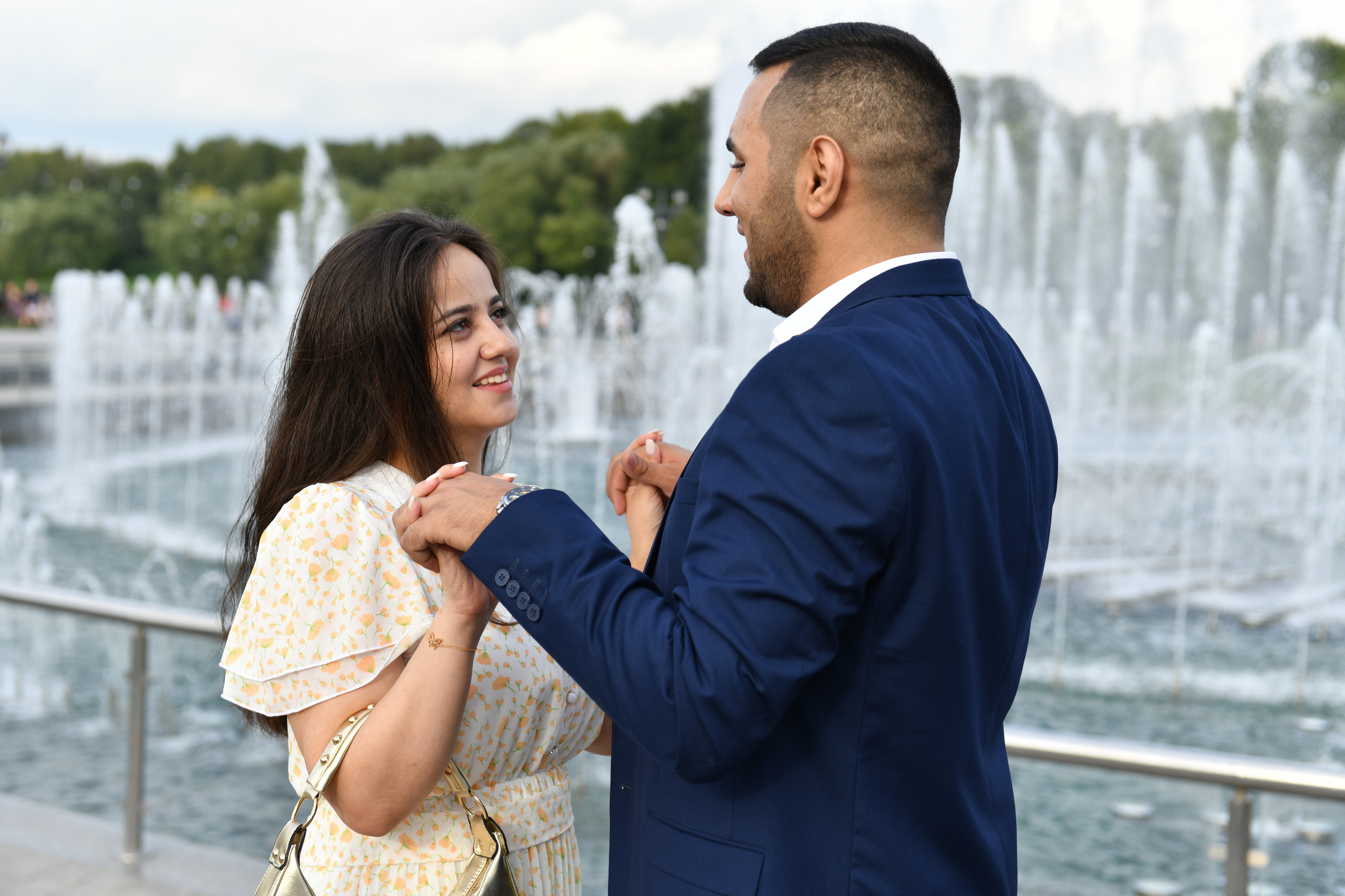 Омар и Рим свадебная прогулка в Царицыно. Свадебный и портретный фотограф в Москве Галина Борисова