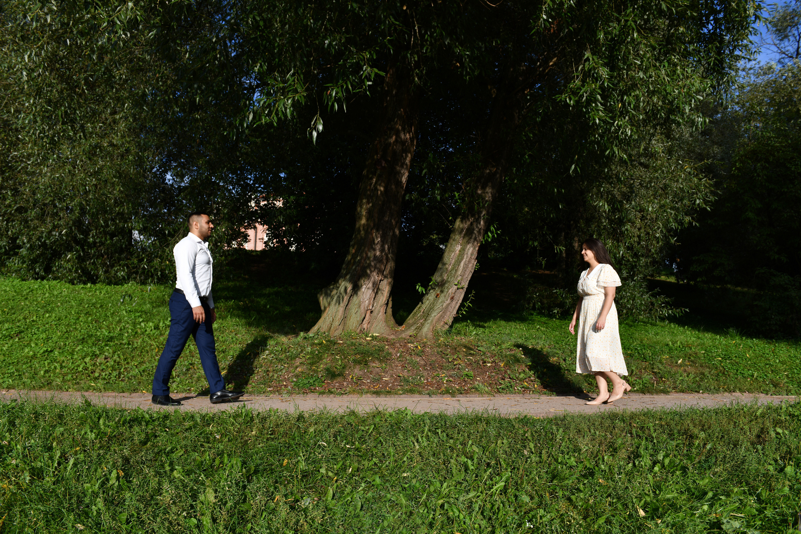 Омар и Рим свадебная прогулка в Царицыно. Свадебный и портретный фотограф в Москве Галина Борисова