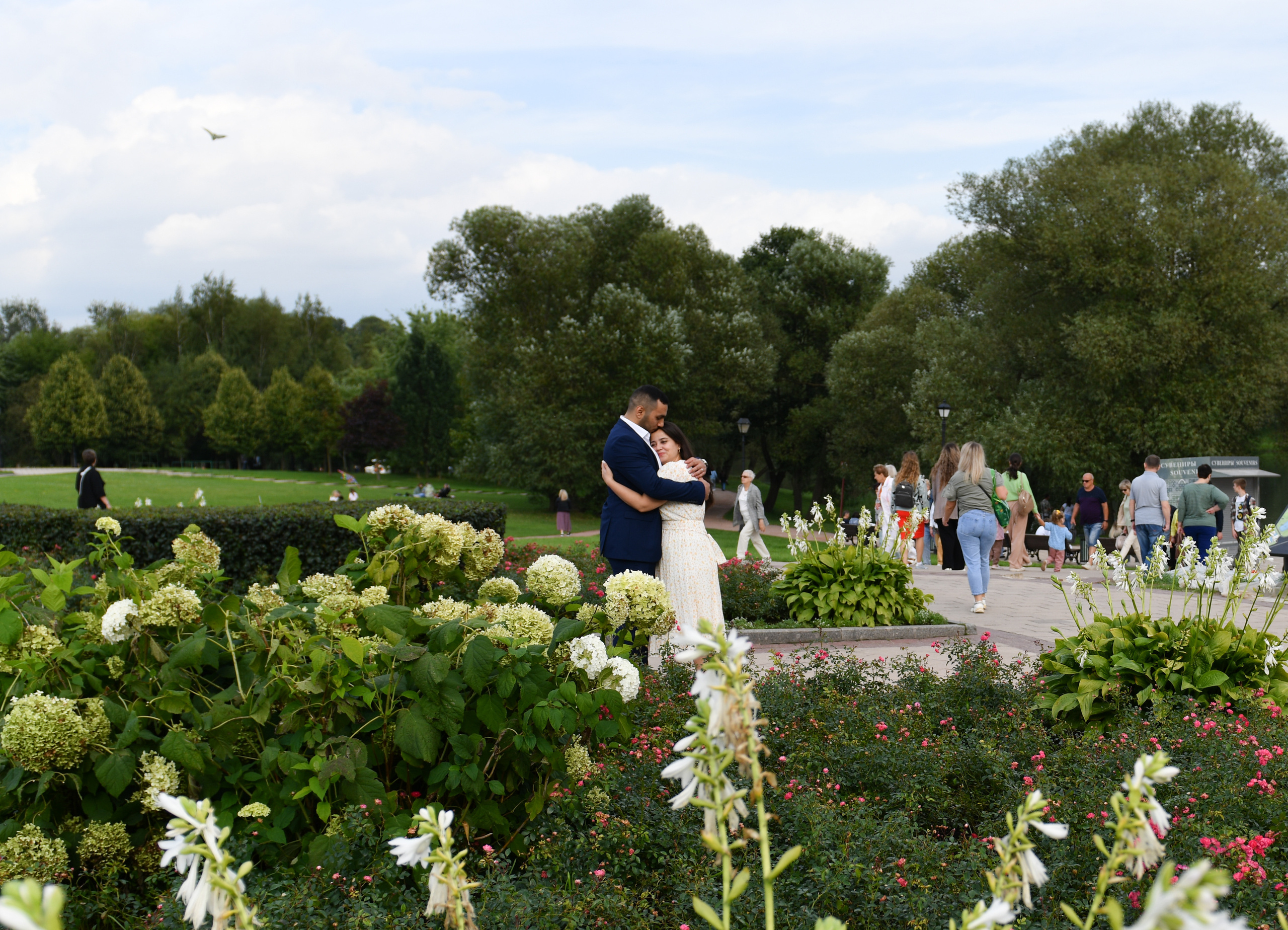 Омар и Рим свадебная прогулка в Царицыно. Свадебный и портретный фотограф в Москве Галина Борисова