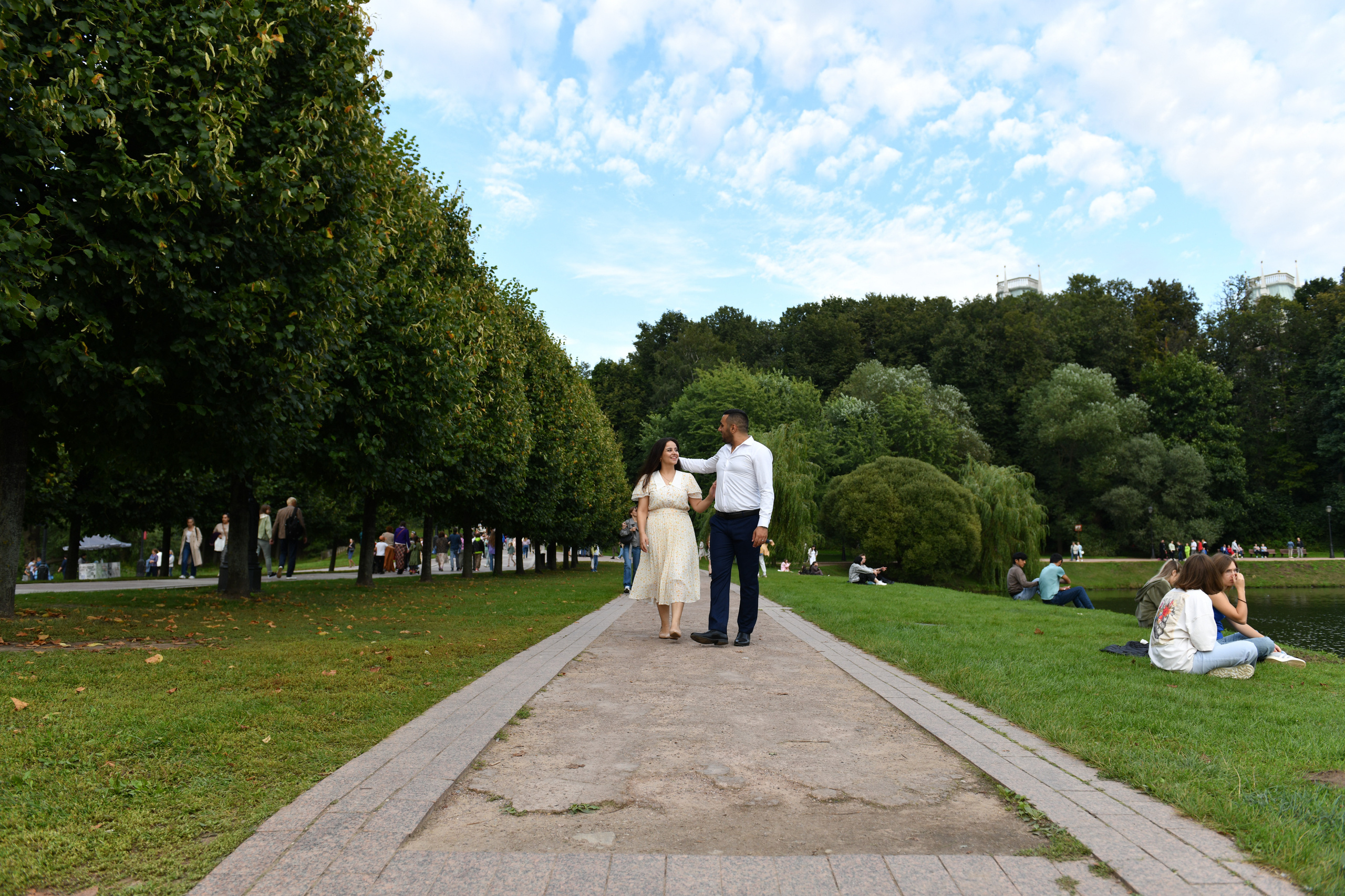Омар и Рим свадебная прогулка в Царицыно. Свадебный и портретный фотограф в Москве Галина Борисова
