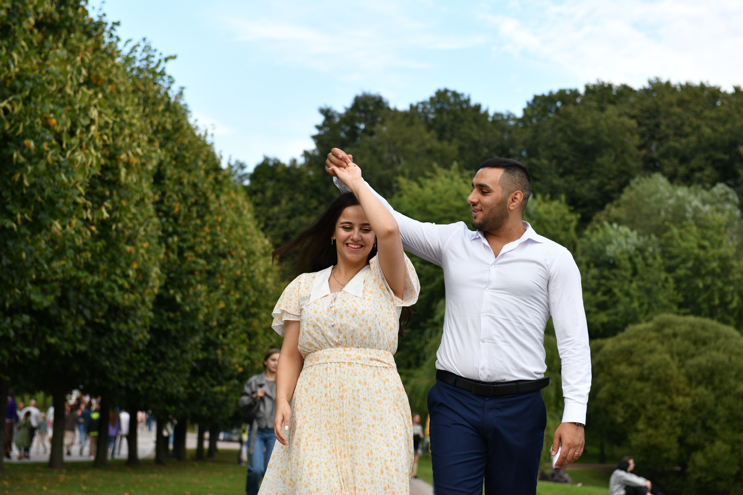 Омар и Рим свадебная прогулка в Царицыно. Свадебный и портретный фотограф в Москве Галина Борисова