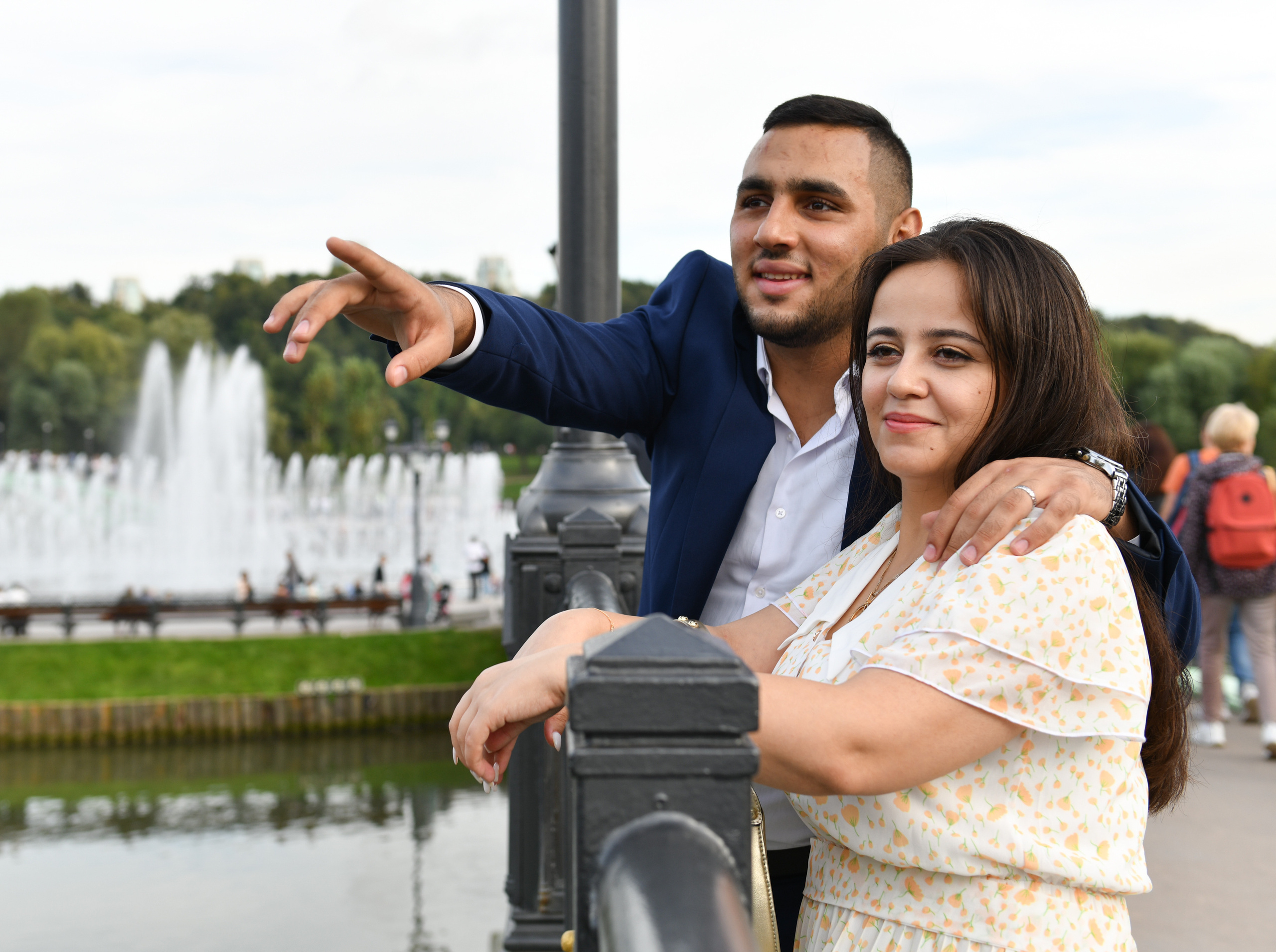 Омар и Рим свадебная прогулка в Царицыно. Свадебный и портретный фотограф в Москве Галина Борисова