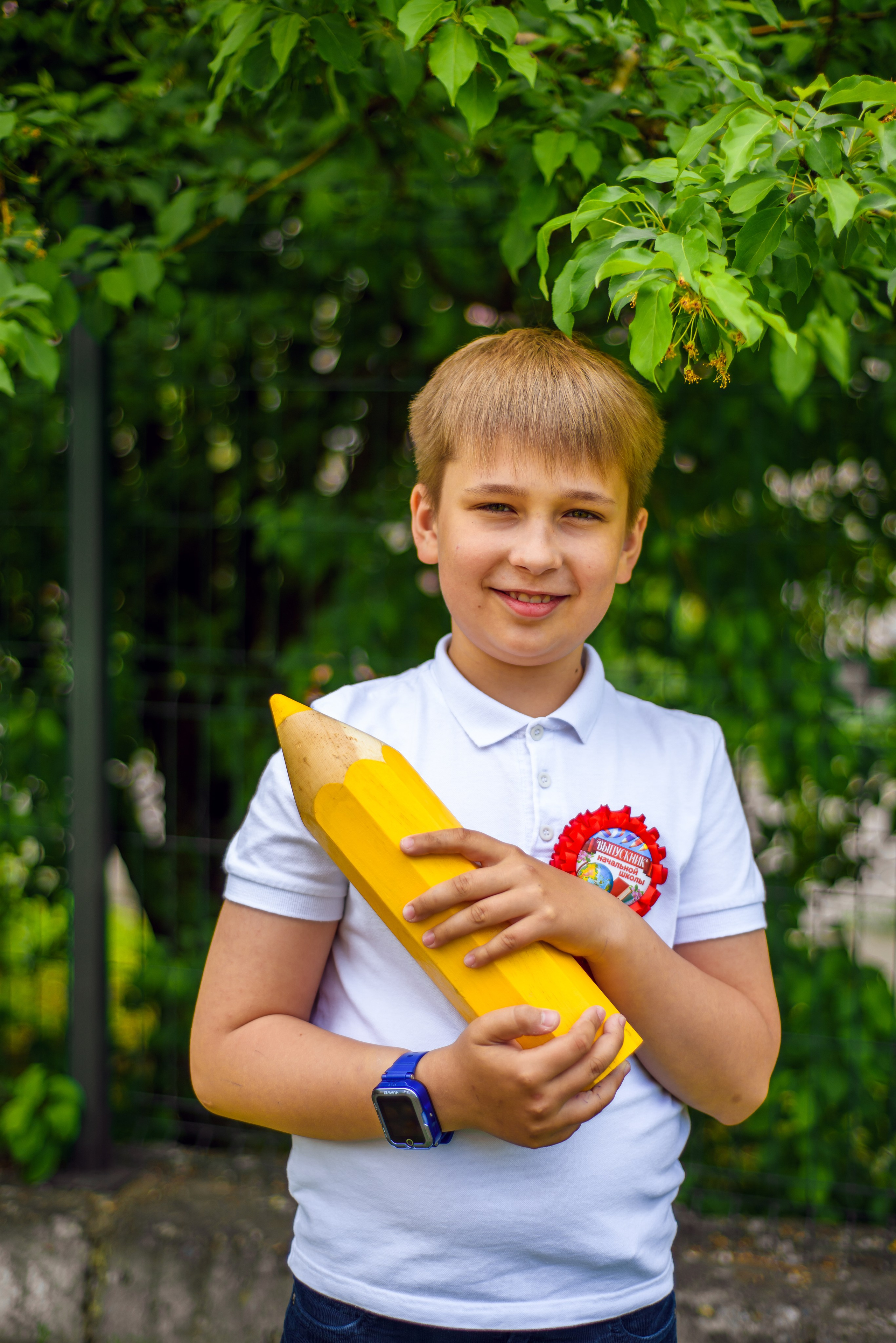Фотосъемка в школьном саду. Фотограф. Выпускные альбомы в Барнауле