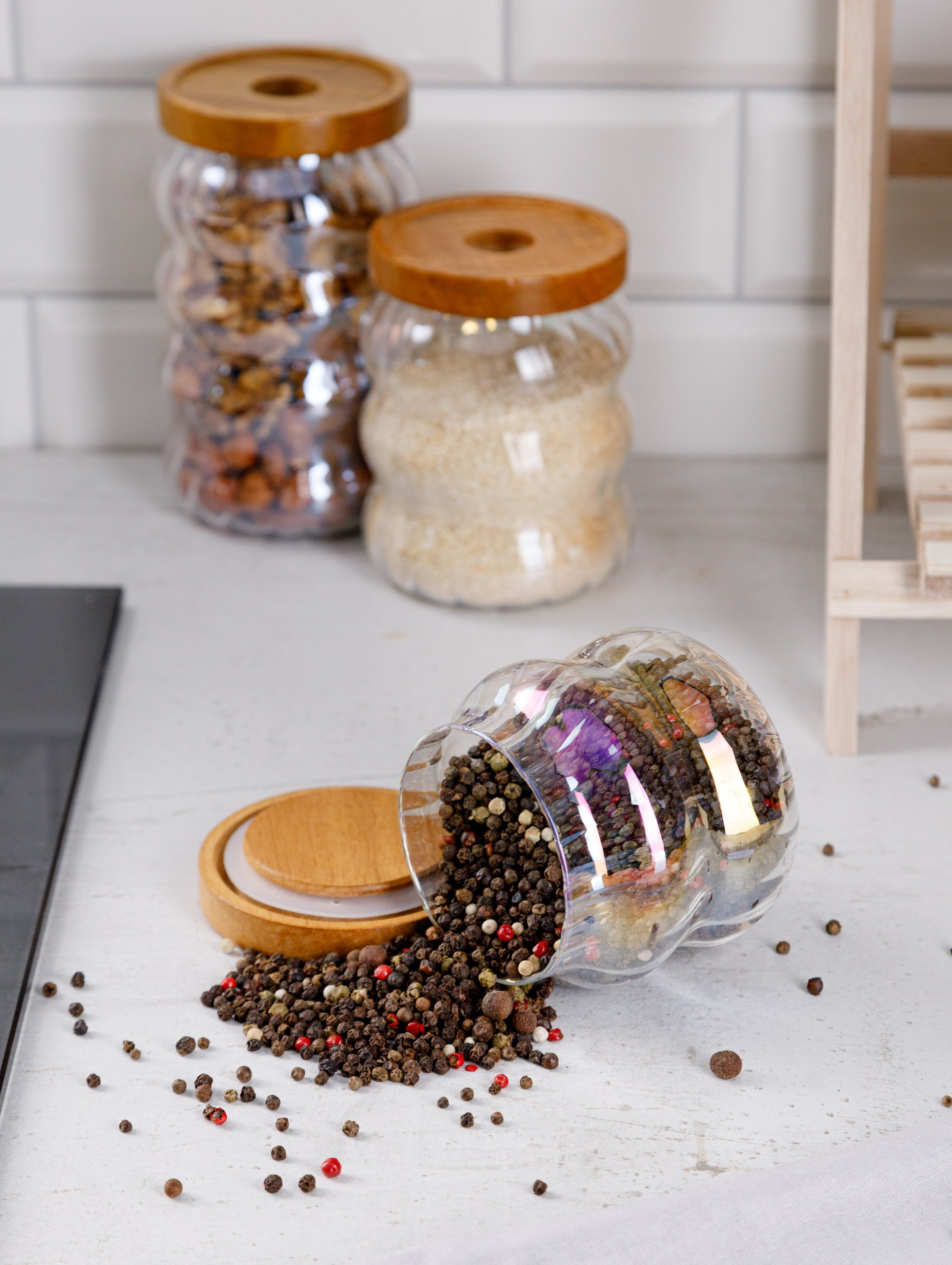 Стеклянные банки и стаканы. Студия коммерческой съемки ХВОЯ