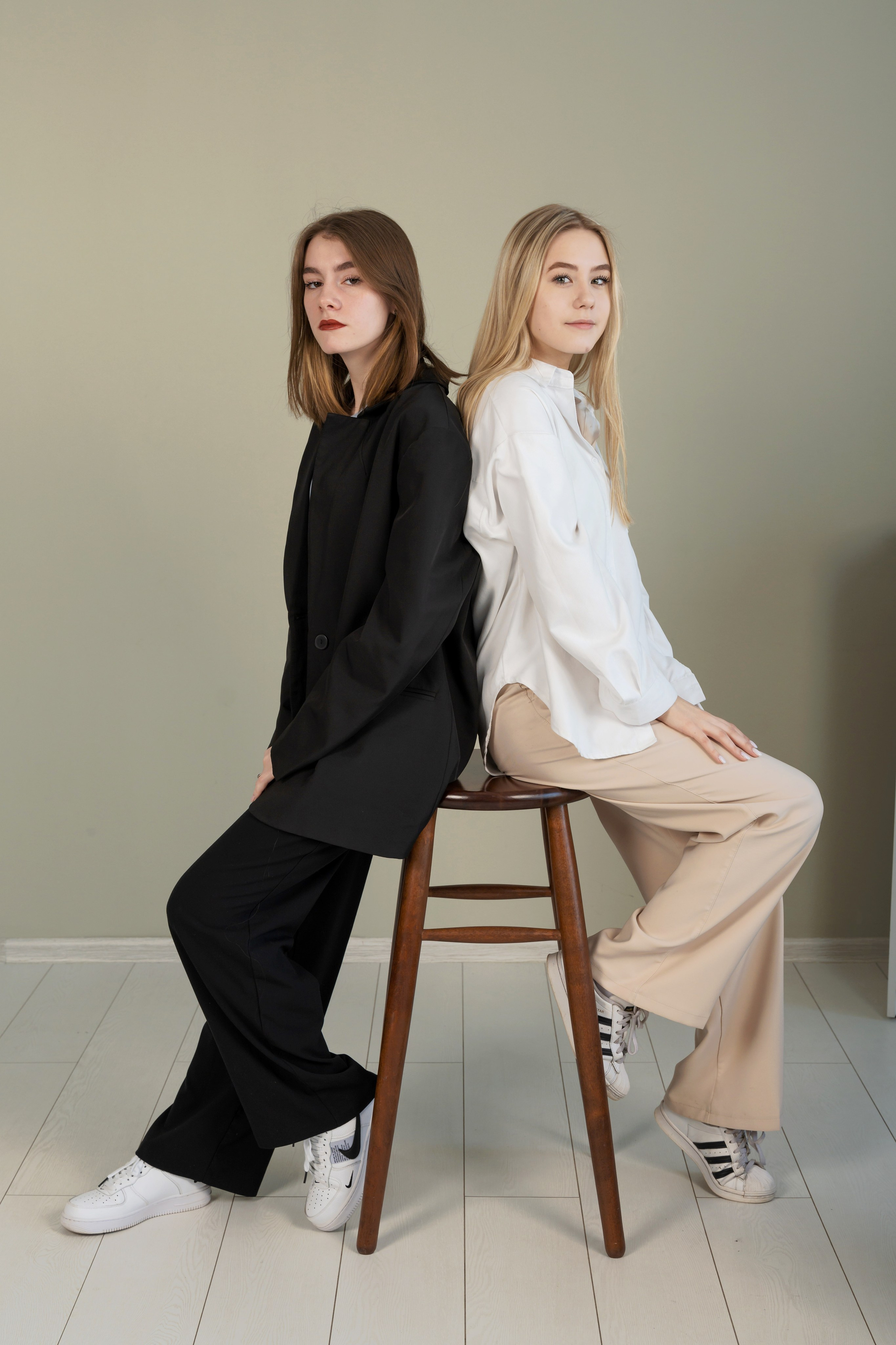 Фотоальбомы для старшеклассников 9-11 класс. Профессиональный фотограф в г. Красноярске Татьяна Арлакова