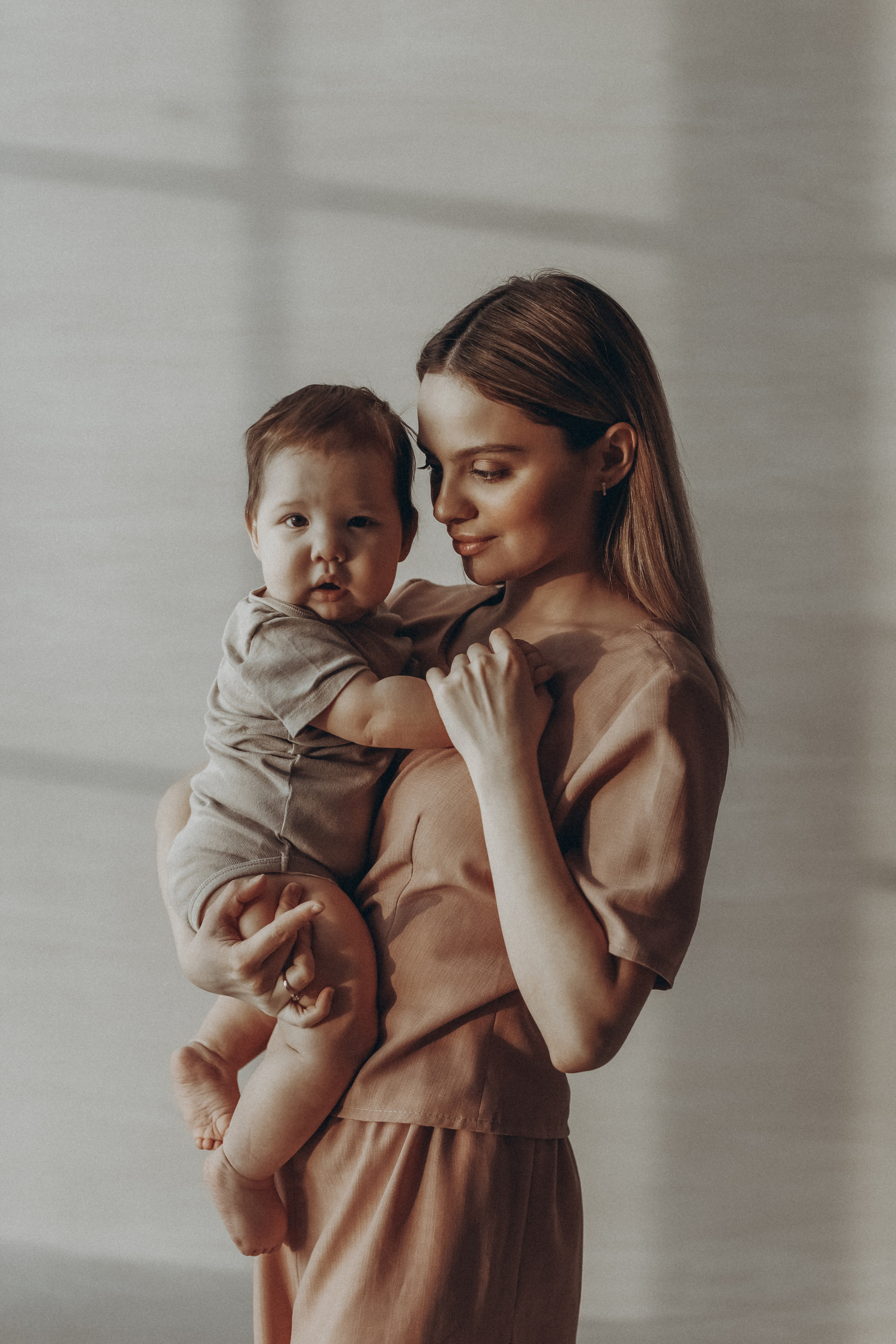 Фотосессия материнства. Студийная и домашняя съемка с детьми. Семейный и фотограф новорожденных в Санкт-Петербурге Ольга Руденко