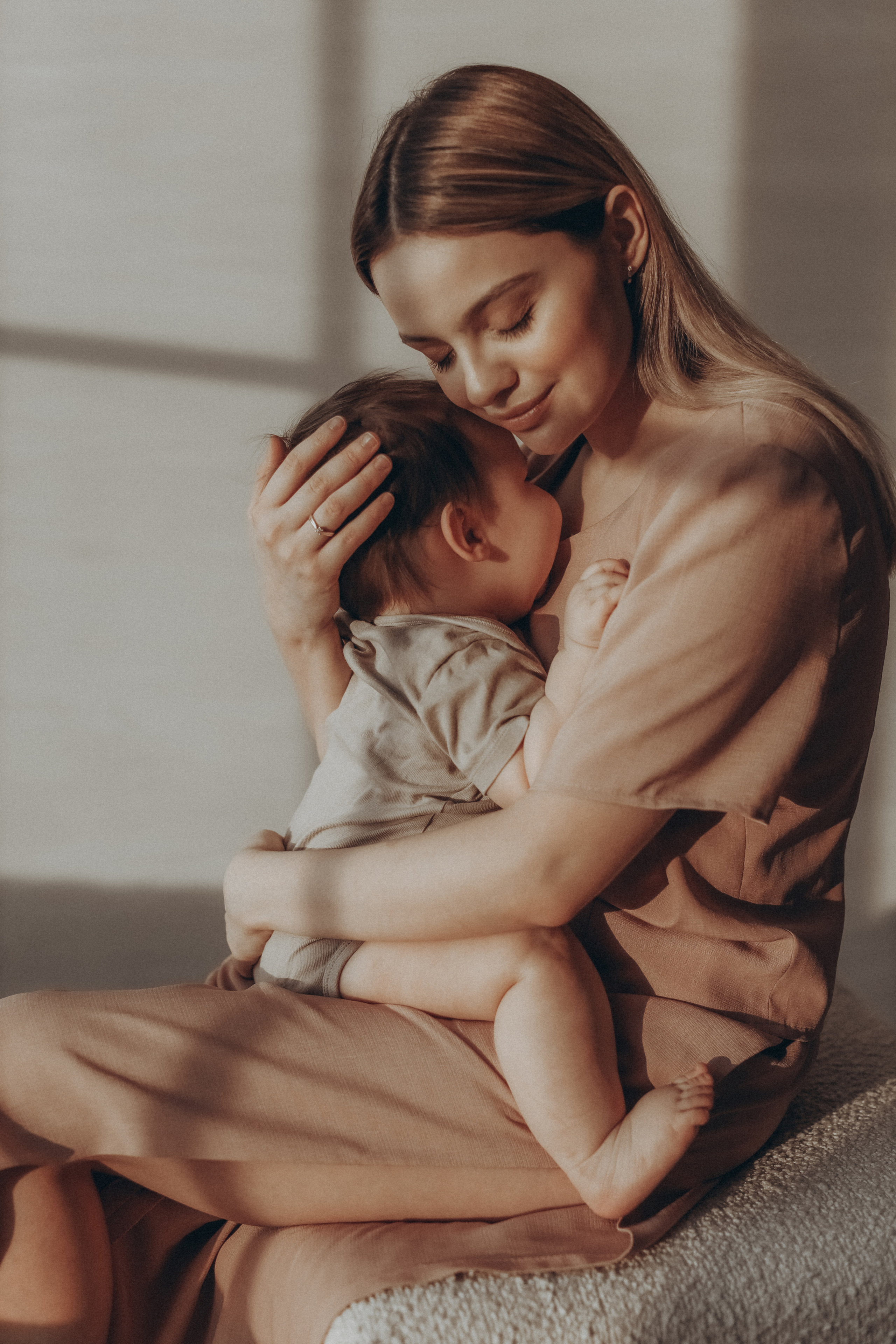 Фотосессия материнства. Студийная и домашняя съемка с детьми. Семейный и фотограф новорожденных в Санкт-Петербурге Ольга Руденко