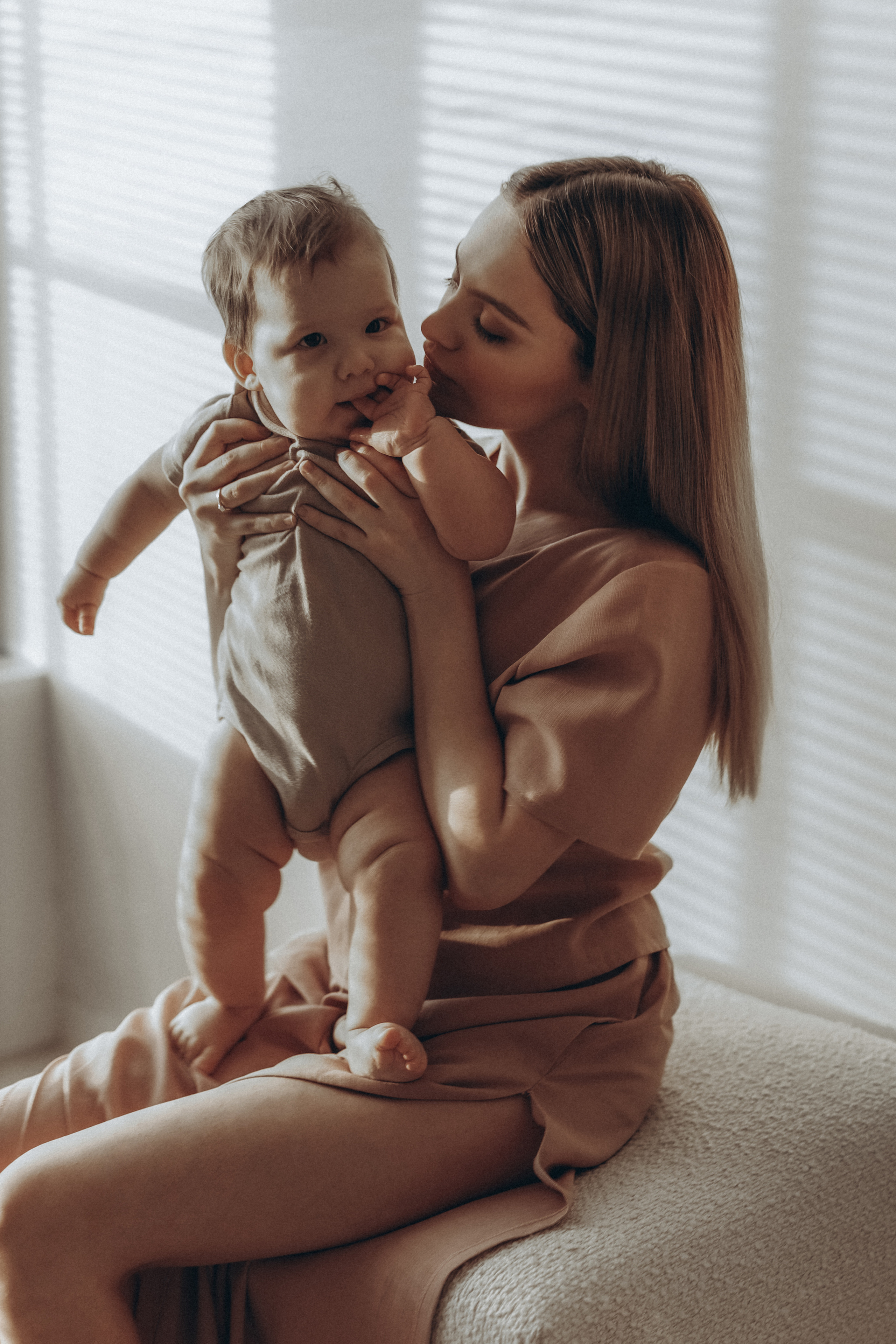 Фотосессия материнства. Студийная и домашняя съемка с детьми. Семейный и фотограф новорожденных в Санкт-Петербурге Ольга Руденко