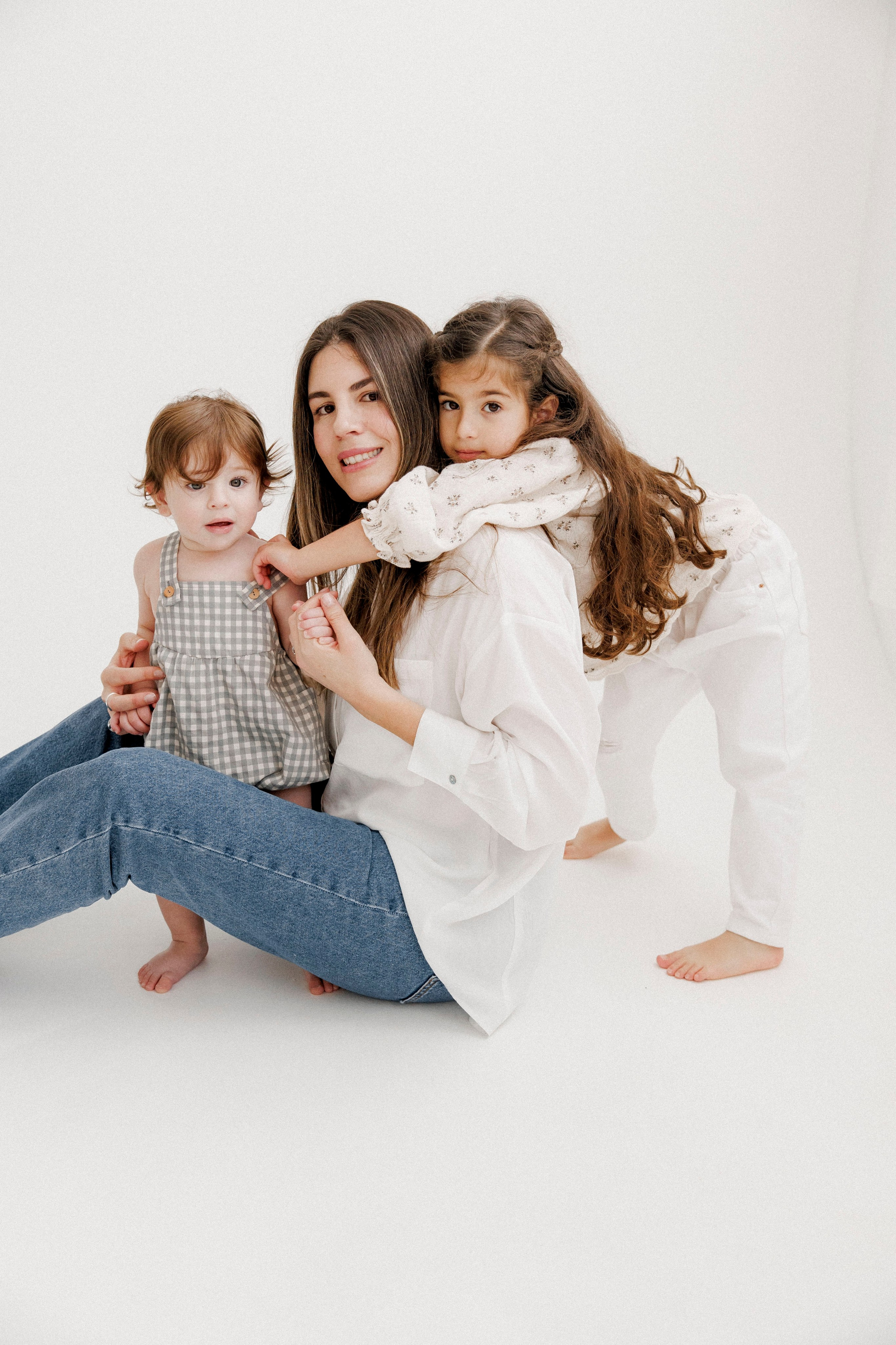 One year inside the White studio. Wedding and family photographer