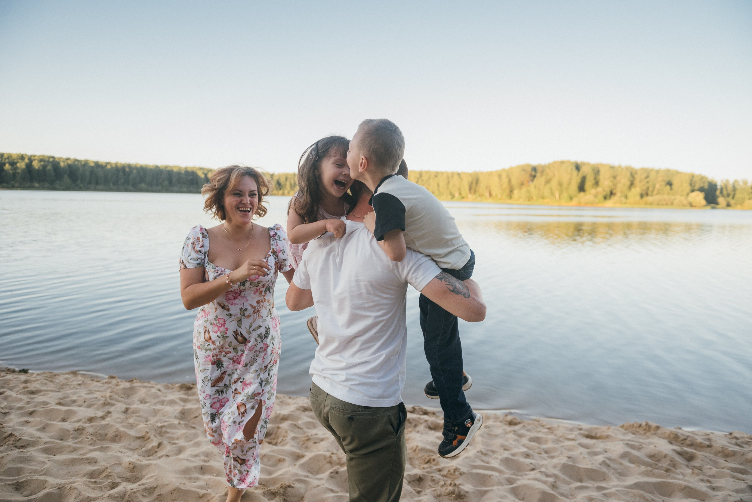 Семейная фотосессия на закате. Семейный фотограф на крещение, венчание в Иваново Галина Скурихина