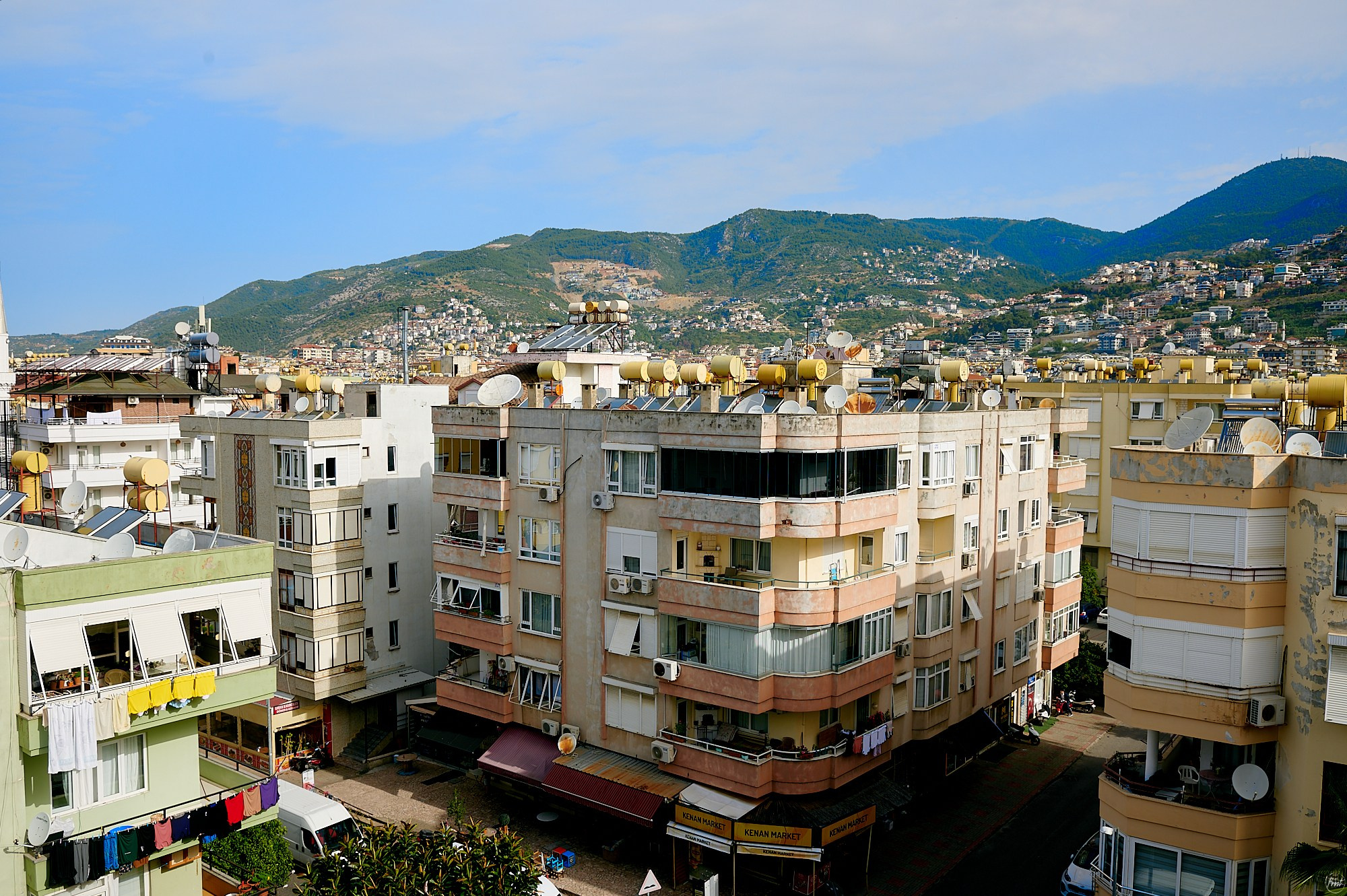 Alanya, Türkiye. May 2024. Фотографии отовсюду и обо всем