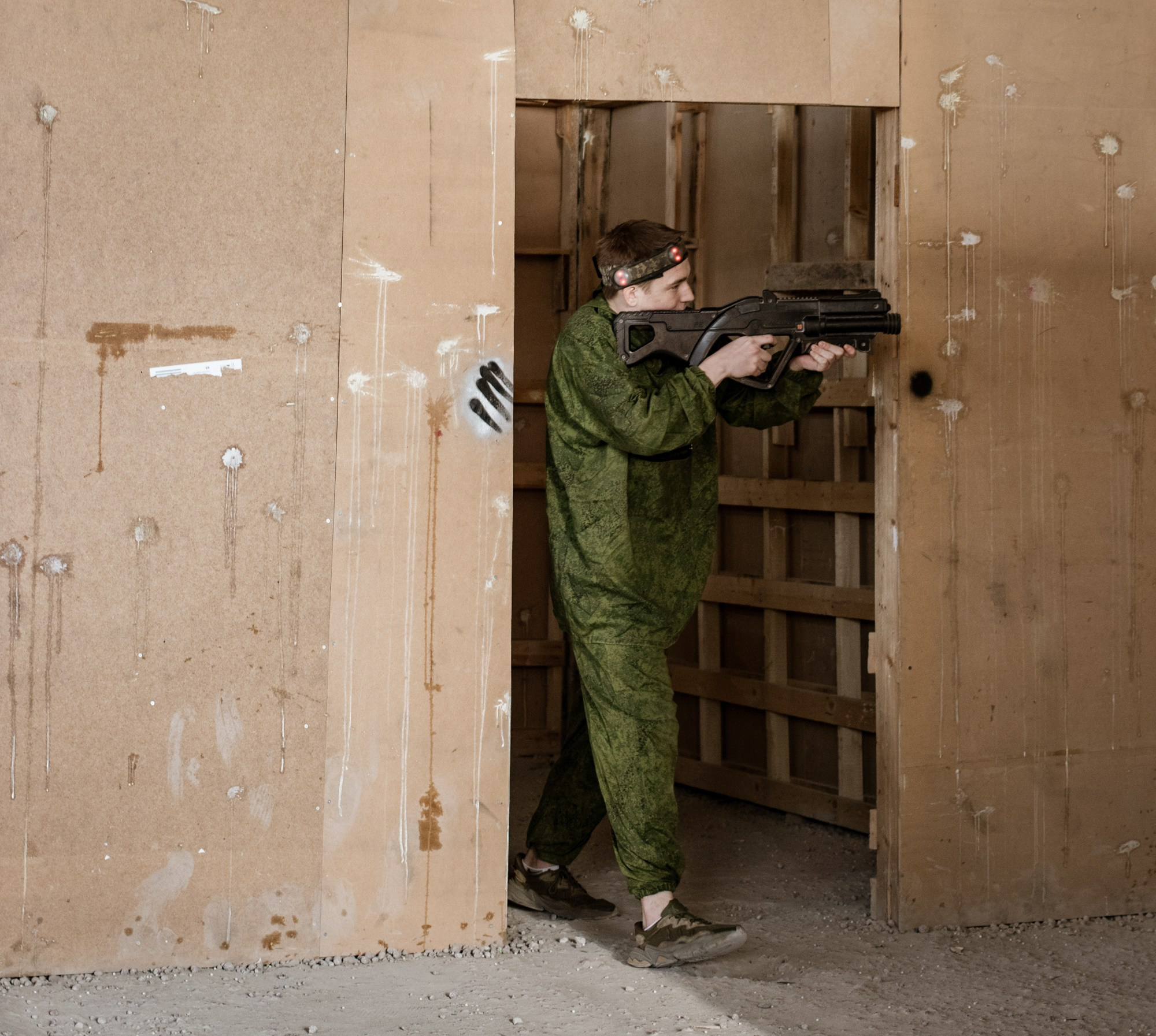 Лазертаг на заводе ЗИП. Репортажный, промышленный и маркетплейс-фотограф Дмитрий Чернат