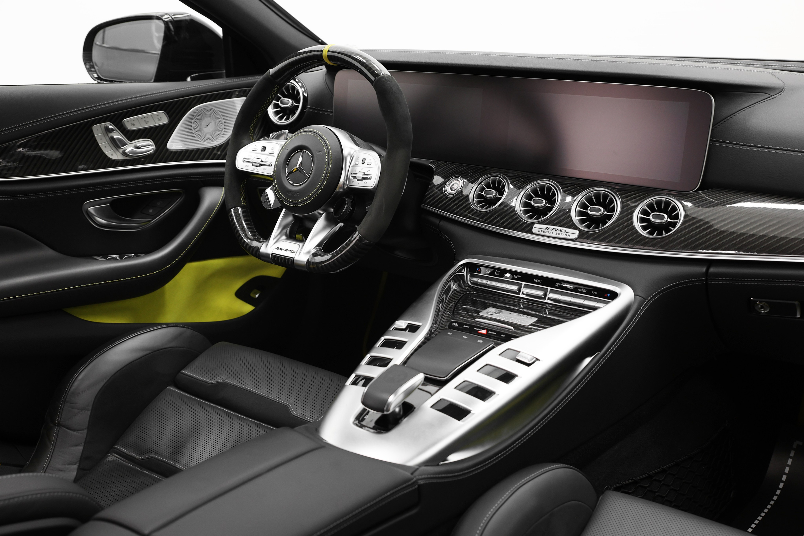 2019 MERCEDES BENZ GT63s AMG. Mixturecaptures